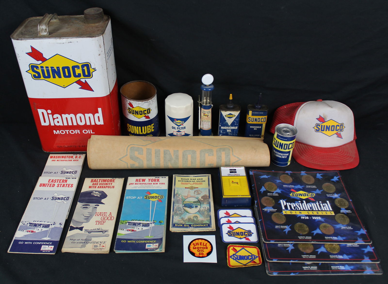 Lot of Various Sunoco Collectibles: Lot of Various Sunoco Collectibles. This is a very unique assortment of Sunoco items including a Sunoco Diamond oil can, Sunlube oil can, a transistor radio themed like a Sunoco gas pump, red and whit