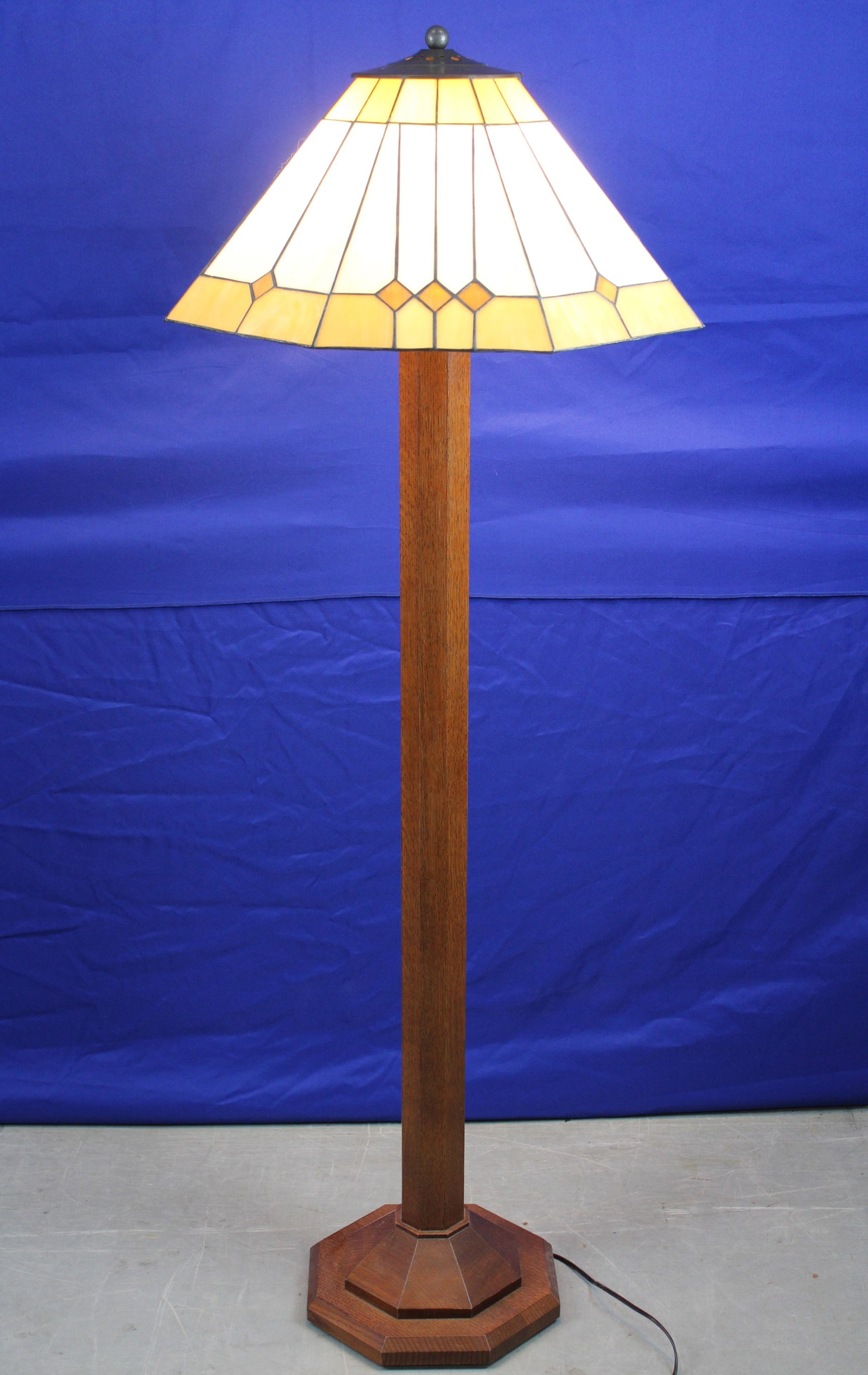 Stickley Arts and Crafts Style Floor Lamp: Stickley Arts and Crafts Style Floor Lamp. Fantastic wood Stickley floor lamp with an off-white and tan slag glass shade. The neck and base are solid wood and there is a Stickley mark and label on