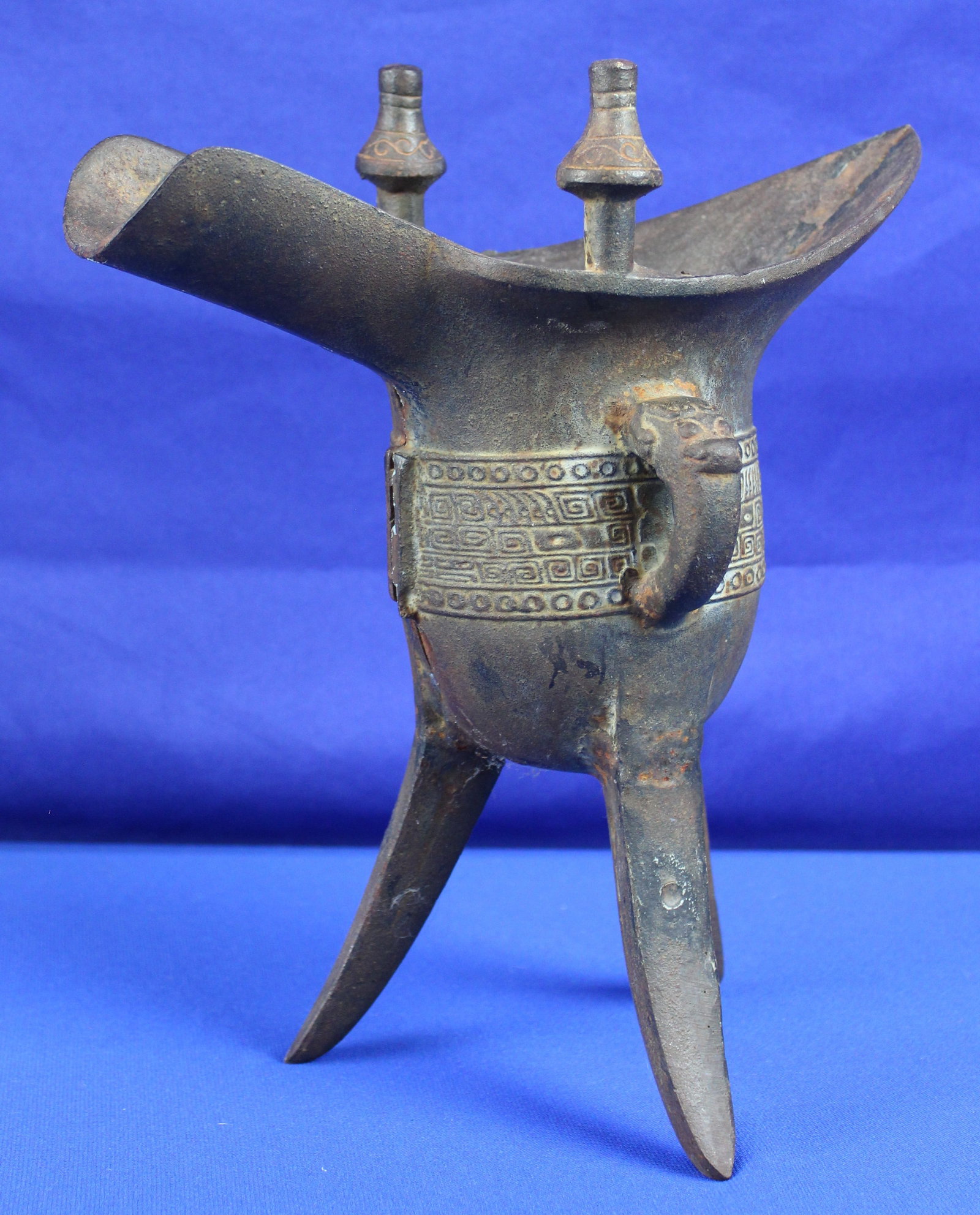 Chinese Bronze Jue Vessel (1 of 8)