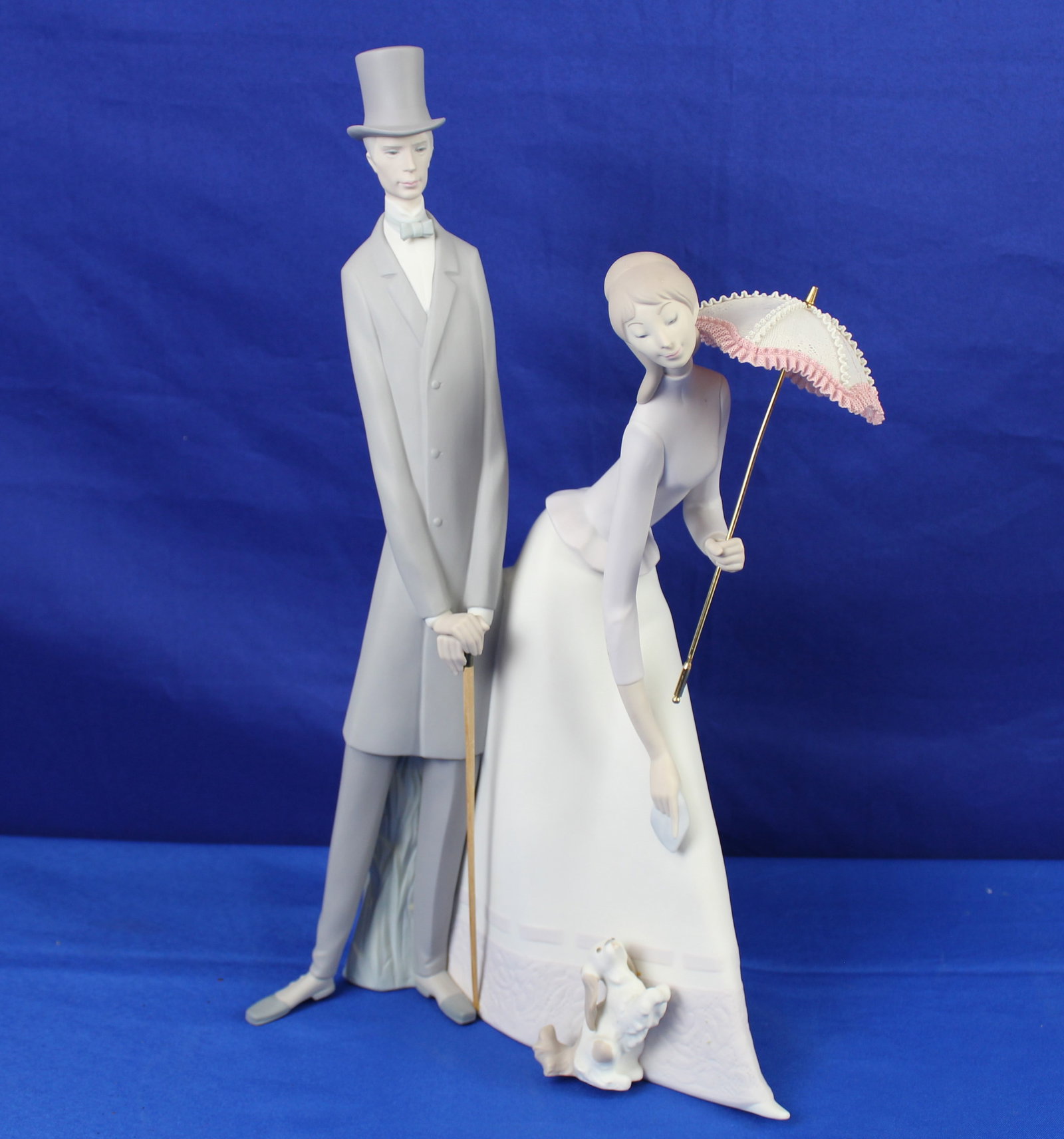 Lladro "Couple with Parasol" Figurine (1 of 10)