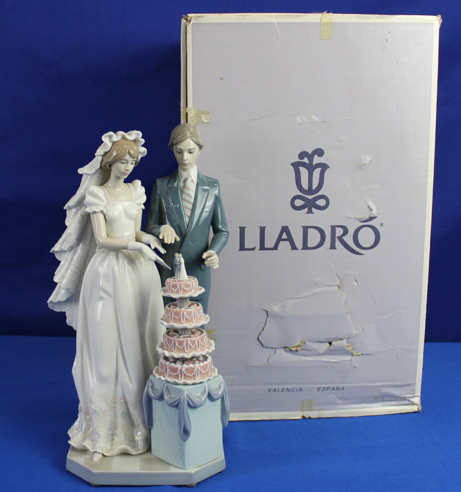 Lladro "Wedding Cake" Figurine (1 of 10)