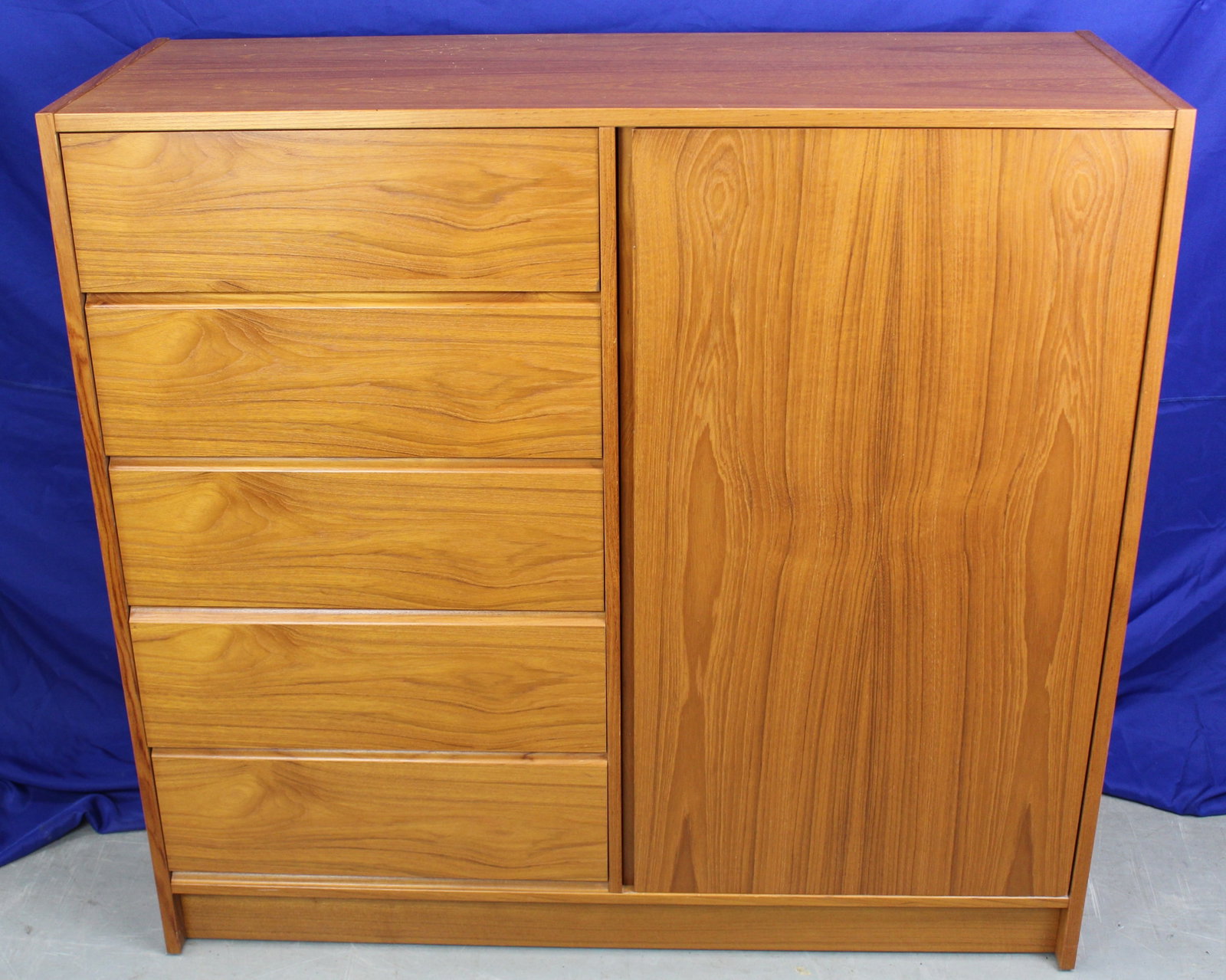 Danish MCM Dresser (1 of 11)