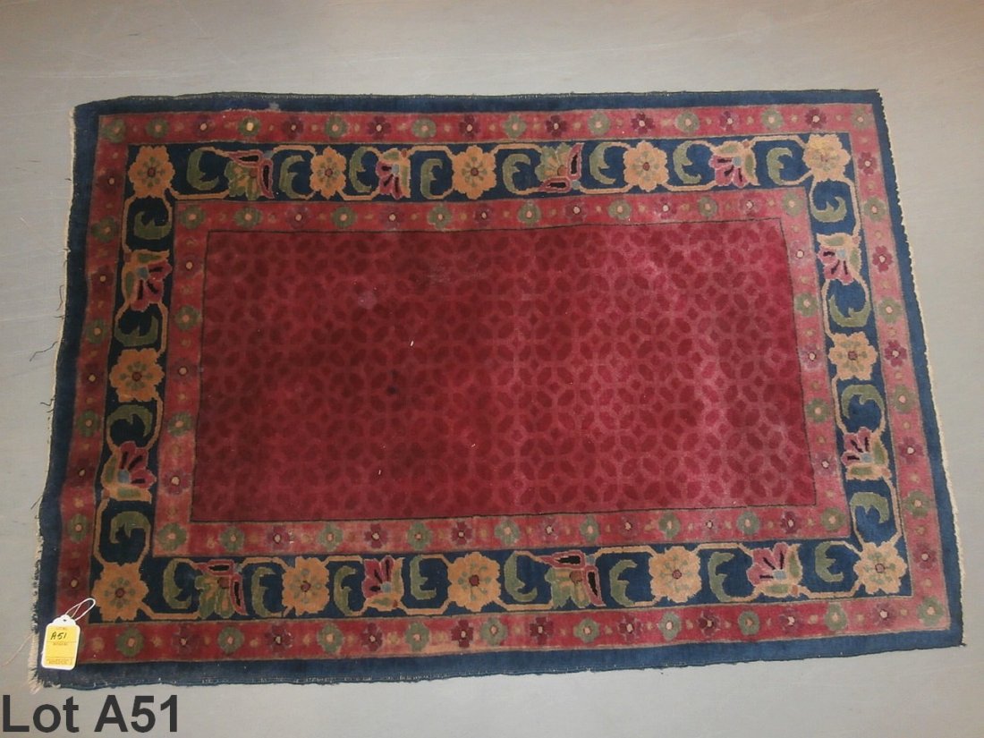 Oriental Carpet: Oriental carpet 33" X 48"