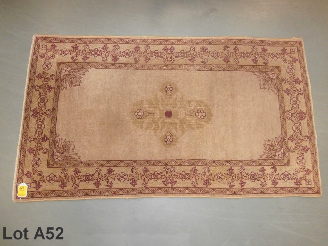 Oriental Carpet: Oriental carpet 62" X35"