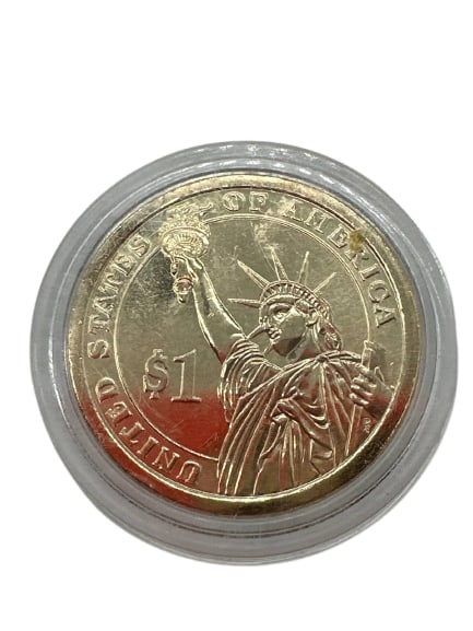 Abraham Lincoln Presidential $1 Coin United States Statue of LibertySeries: The Abraham Lincoln Presidential $1 Coin is a beautiful collector's item that represents an important part of American heritage. Struck with precision, this coin features the iconic visage of the 16th
