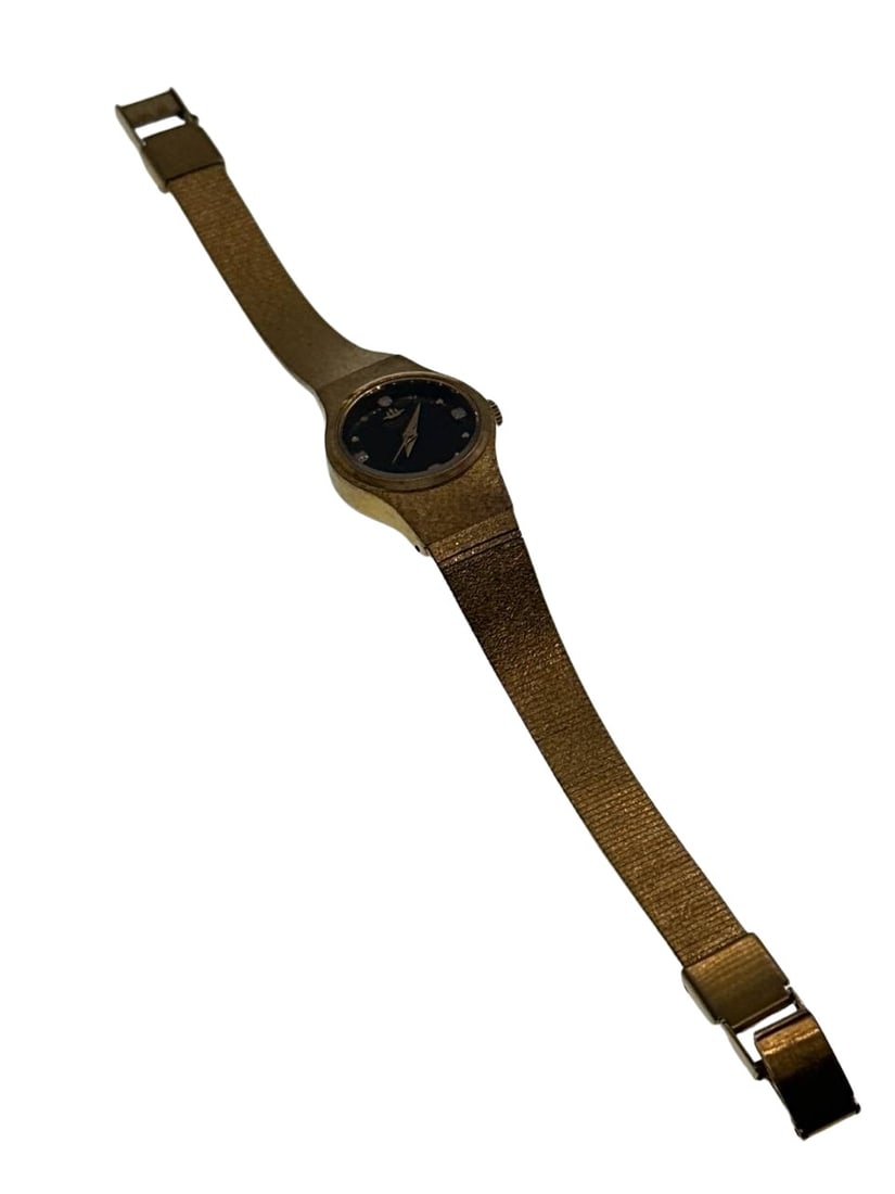 Seiko Vintage Women's Gold Tone Stainless Steel Quartz Watch 8Y21: The Seiko Vintage Women's Gold Tone Stainless Steel Quartz Watch is a classic example of refined elegance and precision craftsmanship. Featuring a sleek black dial adorned with gold hour markers and h