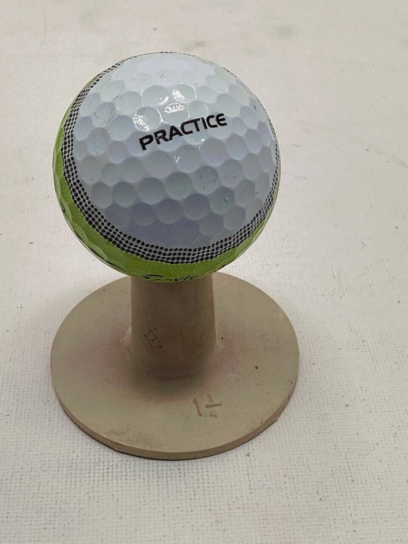 TaylorMade Practice Golf Ball Tour Response White Green (1 of 5)