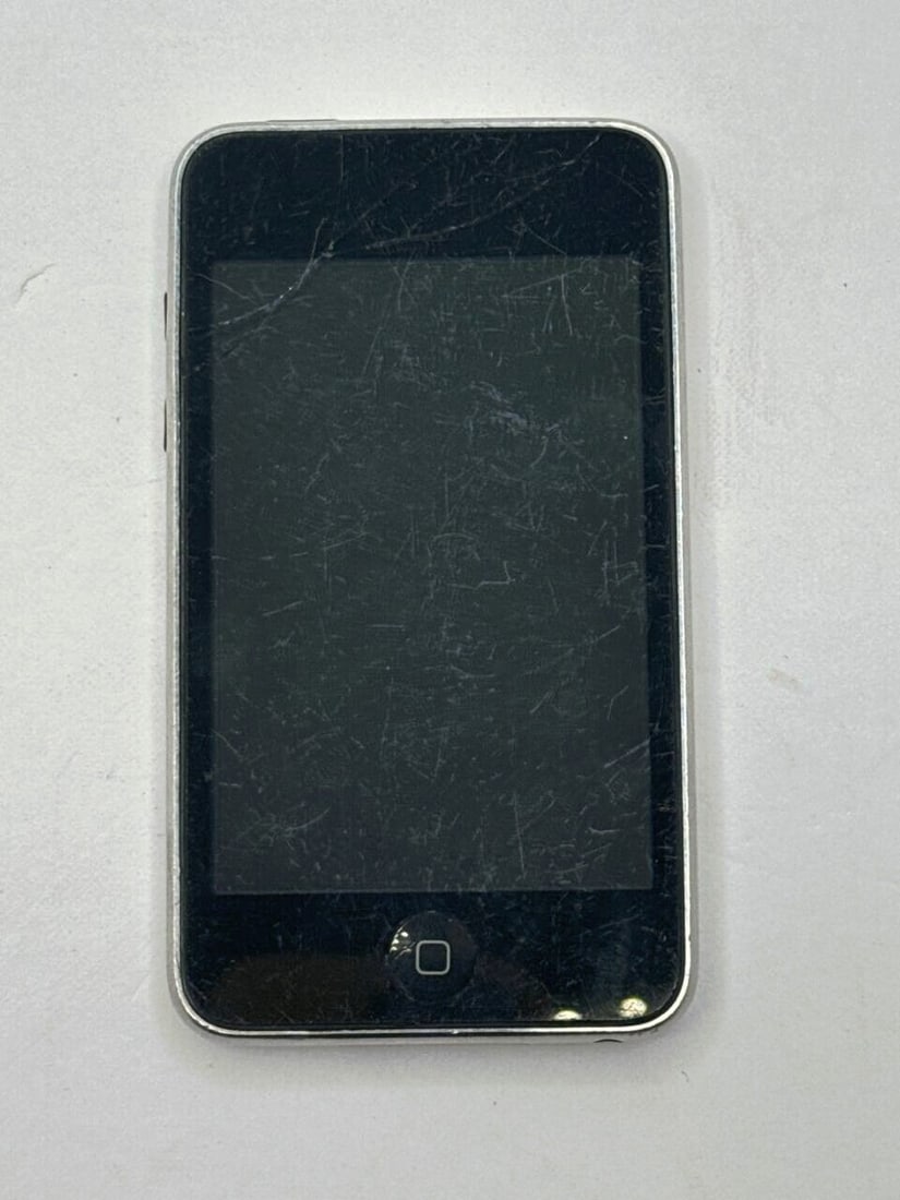 Apple IPod Touch 2nd Generation MP3 Player With 32GB Storage Space (1 of 7)