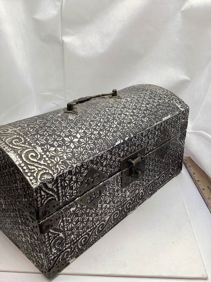Antique Style Ornate Silver Lock Box Decorative Storage Chest (1 of 7)