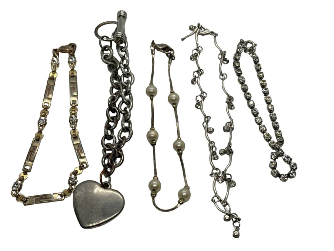 Lot Of 5 Womens Chain Link Bracelets Rhinestone And Faux Pearl No Gold No Silver: Lot Of 5 Womens Chain Link Bracelets Rhinestone And Faux Pearl No Gold No Silver are a versatile and charming collection for any costume jewelry fan looking to add a stylish touch to their wardrobe. E