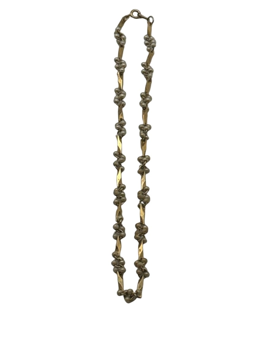 Vintage Gold Tone Beaded Necklace with Floral Design 7 Inch: This elegant vintage necklace features a beautiful gold-tone design complemented by intricate beaded floral motifs. Measuring 7 inches in length, it is crafted with an eye for detail, showcasing delic