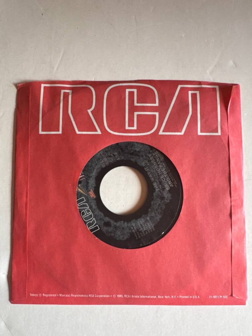 Bruce Hornsby And The Range The Way It Is RCA 7 Inch Vinyl Single 1985: Bruce Hornsby And The Range The Way It Is RCA 7 Inch Vinyl Single 1985 for collectors of classic American pop rock. The Way It Is by Bruce Hornsby soared to fame in the mid 80s with its memorable pian