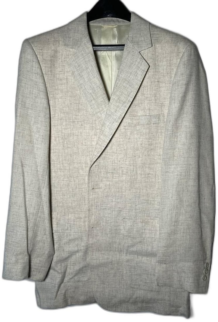 Unbranded Men's Classic Fit Single Breasted Linen Blazer Beige US 40: Unbranded Men's Classic Fit Single Breasted Linen Blazer Beige US 40 is a versatile choice for warm-weather style. The linen blend ensures breathability and comfort, making it suitable for business ca
