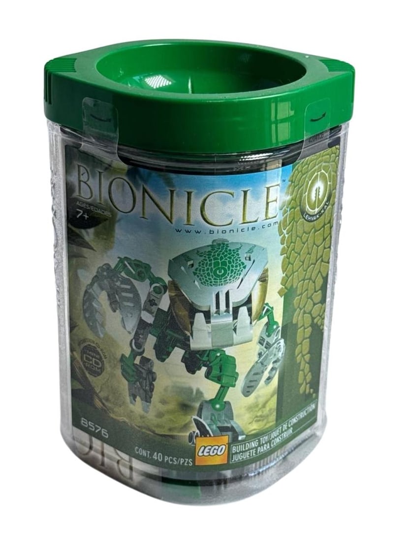 Lego Bionicle Lehvak Kal 8576 40 Pieces Building Toy Collectible 7 In: Lego Bionicle Lehvak Kal 8576 40 Pieces Building Toy Collectible is a highly sought after classic from the early 2000s Bionicle series. This set features a distinctive green figure with mechanical det