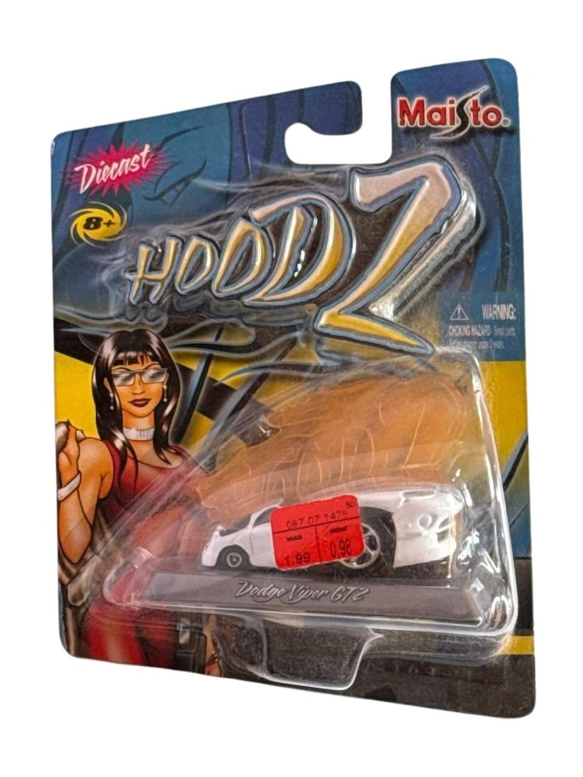 Maisto Hoodz Dodge Viper GT2 164 Scale White Diecast Car Toy: Maisto Hoodz Dodge Viper GT2 White 164 Scale Diecast Car is a highly prized collectible from the mid 2000s era featuring officially licensed Dodge branding and a detailed replica design This eye catch