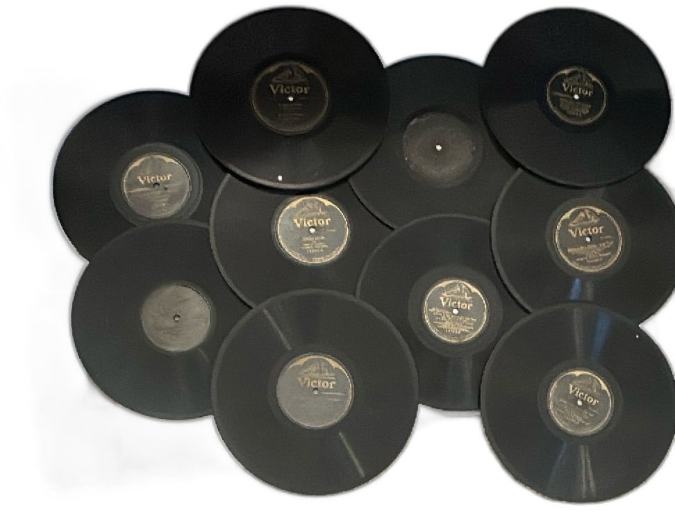 Victor Talking Machine Shellac 78 RPM Records Lot Vintage Early 1900s Songs: Antique Victor Talking Machine Co 78 RPM shellac records lot for collectors and music historians. Features black shellac construction and iconic Victor “His Master’s Voice” gold on black lab