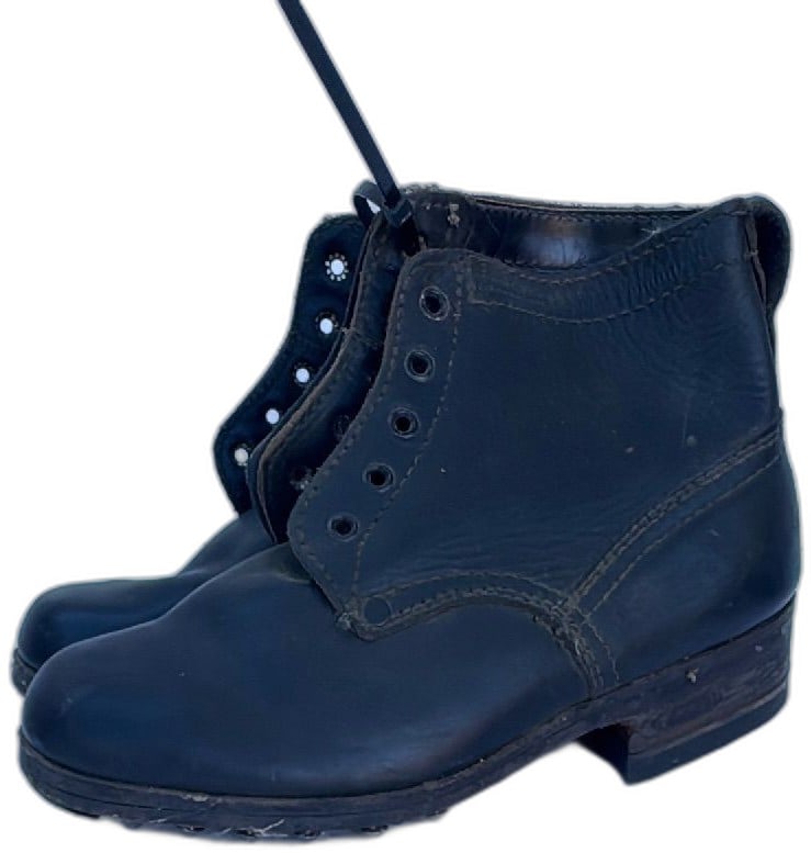 Vintage Chavdar Bulgarian Army Combat Boots Black Leather Size 41 42 Hobnail Sol: Vintage Bulgarian Army combat boots Chavdar brand black leather boots size 41 42 with classic hobnail and metal toe plates on leather soles. Stamped "??????" and "41 42" on the heel, these sturdy mili