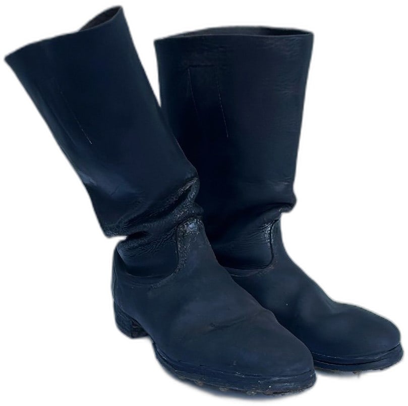 Vintage Soviet Russian WWII Era Leather Army Jack Boots Black Size 12 Hobnail So: WWII Soviet Army Jack Boots Leather Black Size 12 Militaria Collectible. Constructed from thick black leather with hobnail soles and reinforced heels, these boots show clear period wear, possibly from