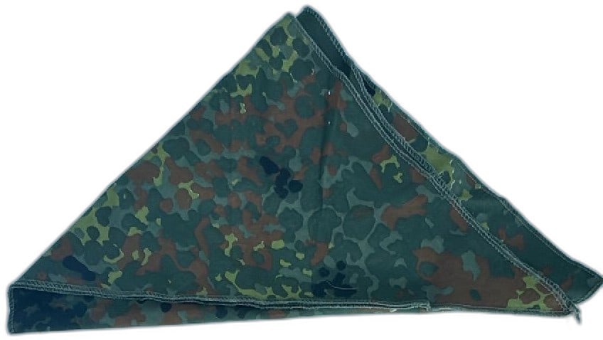 German Flecktarn Camouflage Triangle Bandage Bundeswehr Military Surplus Cotton: German Flecktarn camouflage triangle bandage, classic Bundeswehr military surplus. Made from durable cotton in a distinctive green, brown, and black mottled Flecktarn pattern, this field bandage is bo