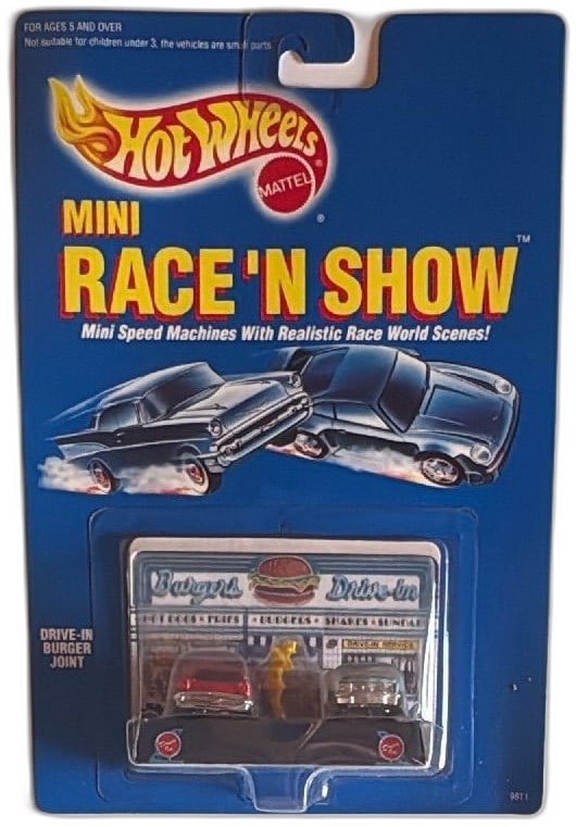 Hot Wheels Mini Race N Show Drive In Burger Joint 9811 1989 Sealed Mattel: Hot Wheels Mini Race 'N Show Drive-In Burger Joint play pack 1989 by Mattel, model 9811. New and sealed on original card, includes two mini cars and a removable drive-in display. Collector's vintage d