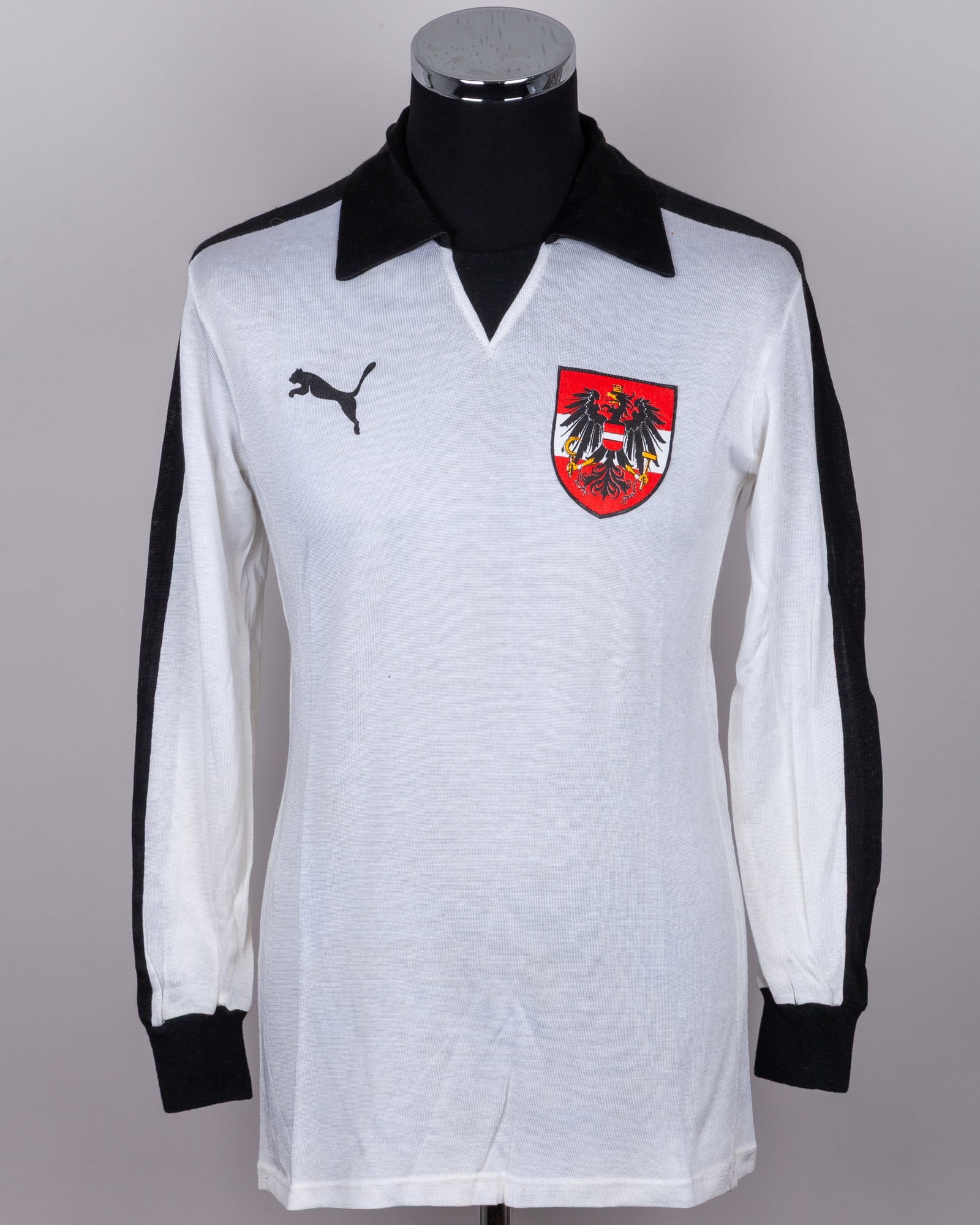 Herbiet Weber white and black No.15 Austria long-sleeved shirt, 1978: Herbiet Weber white and black No.15 Austria long-sleeved shirt, 1978, Puma, 3L, with v-neck collar and embroidered cloth badge?The shirt relates to the 1978 World Cup finals,?Austria winning Group 3?