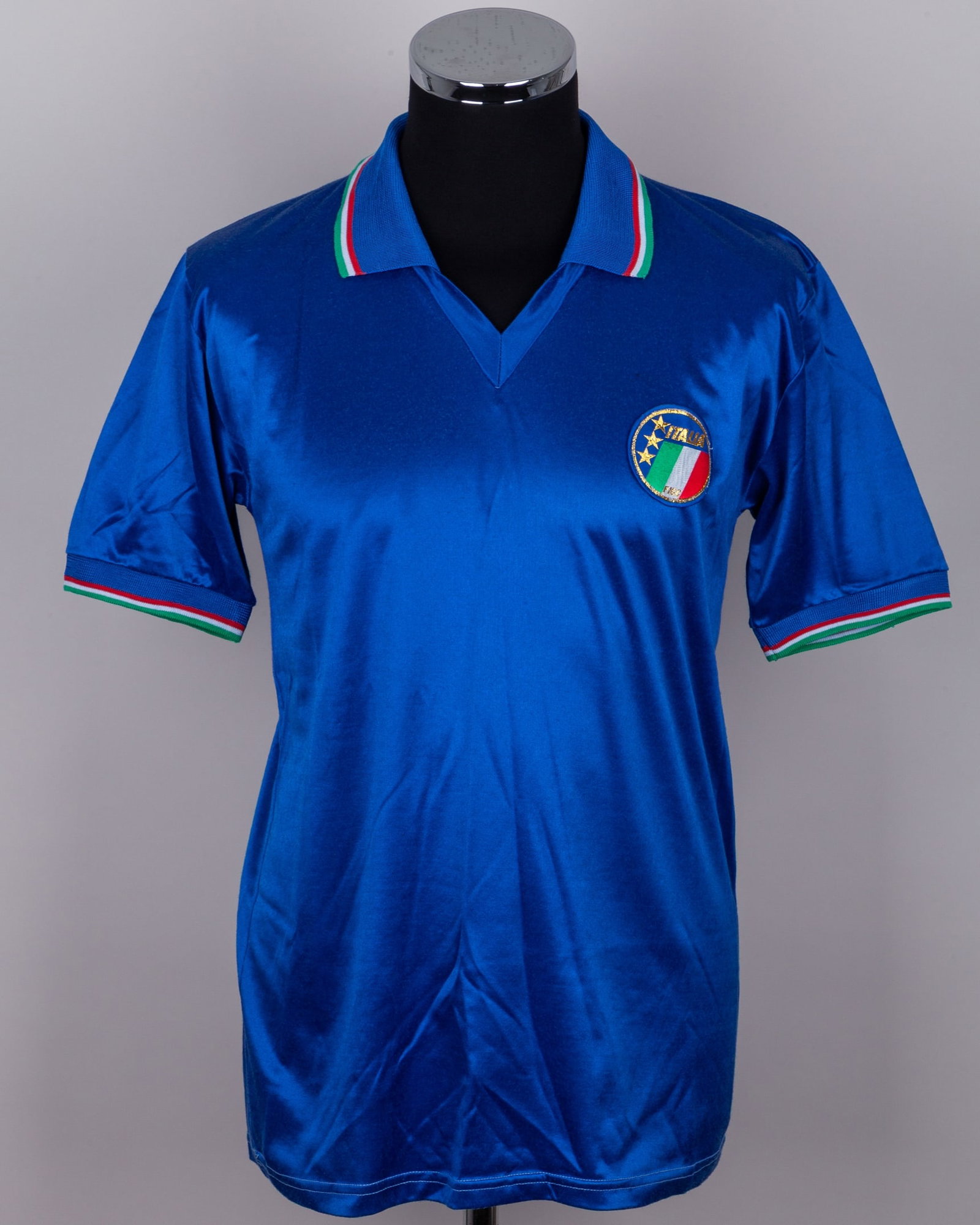 Giuseppe Baresi blue No.11 Italy World Cup short-sleeved shirt, 1986: Giuseppe Baresi blue No.11 Italy World Cup short-sleeved shirt, 1986, Diadora, L, with v-neck collar and embroidered cloth badge inscribed ITALIA FIGCProvenance: Graham Budd Auctions, Sporting Memorab