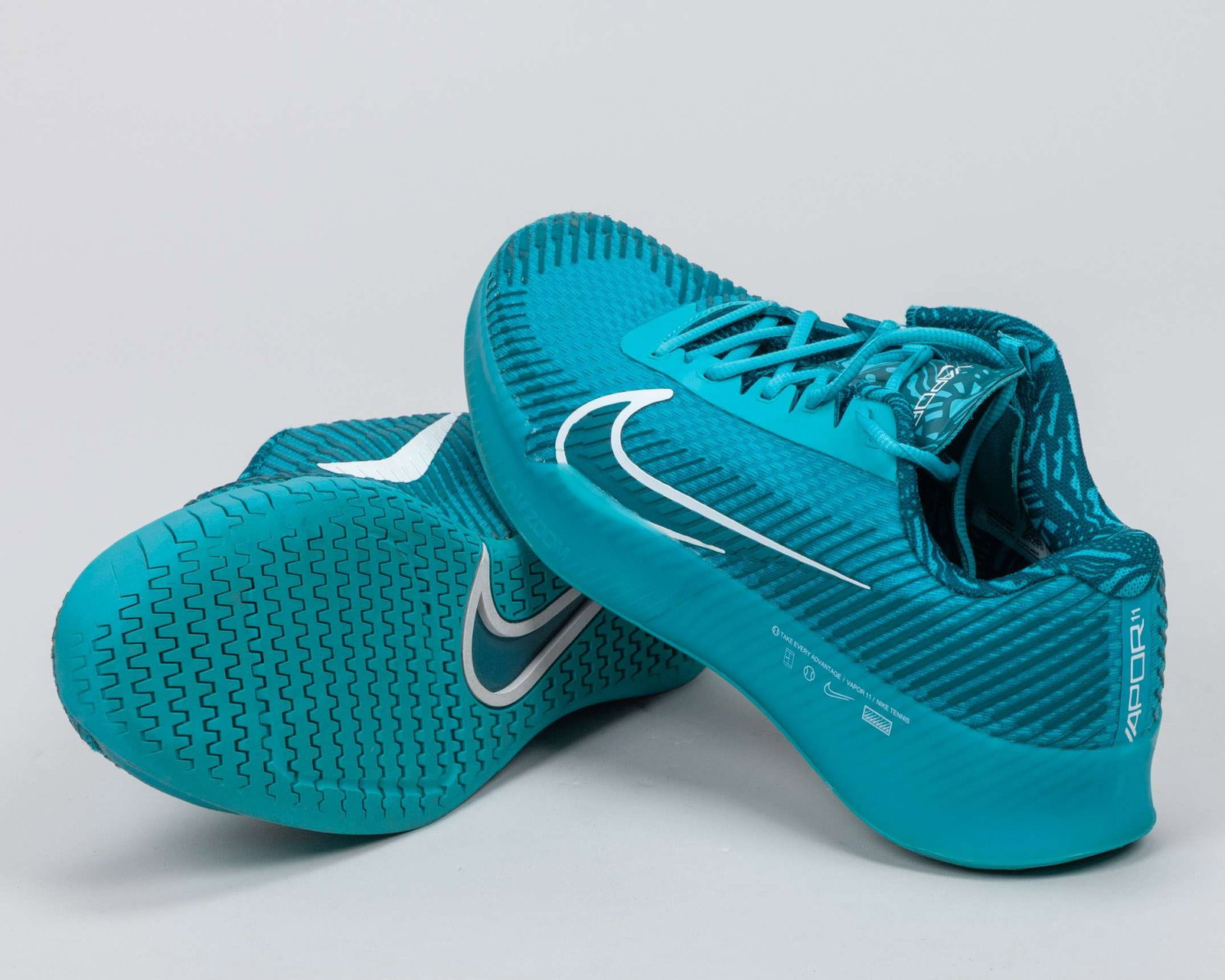 Alexei Popyrin a pair of match worn Nike Vapor 11 tennis shoes, Davis Cup 2023 - 2