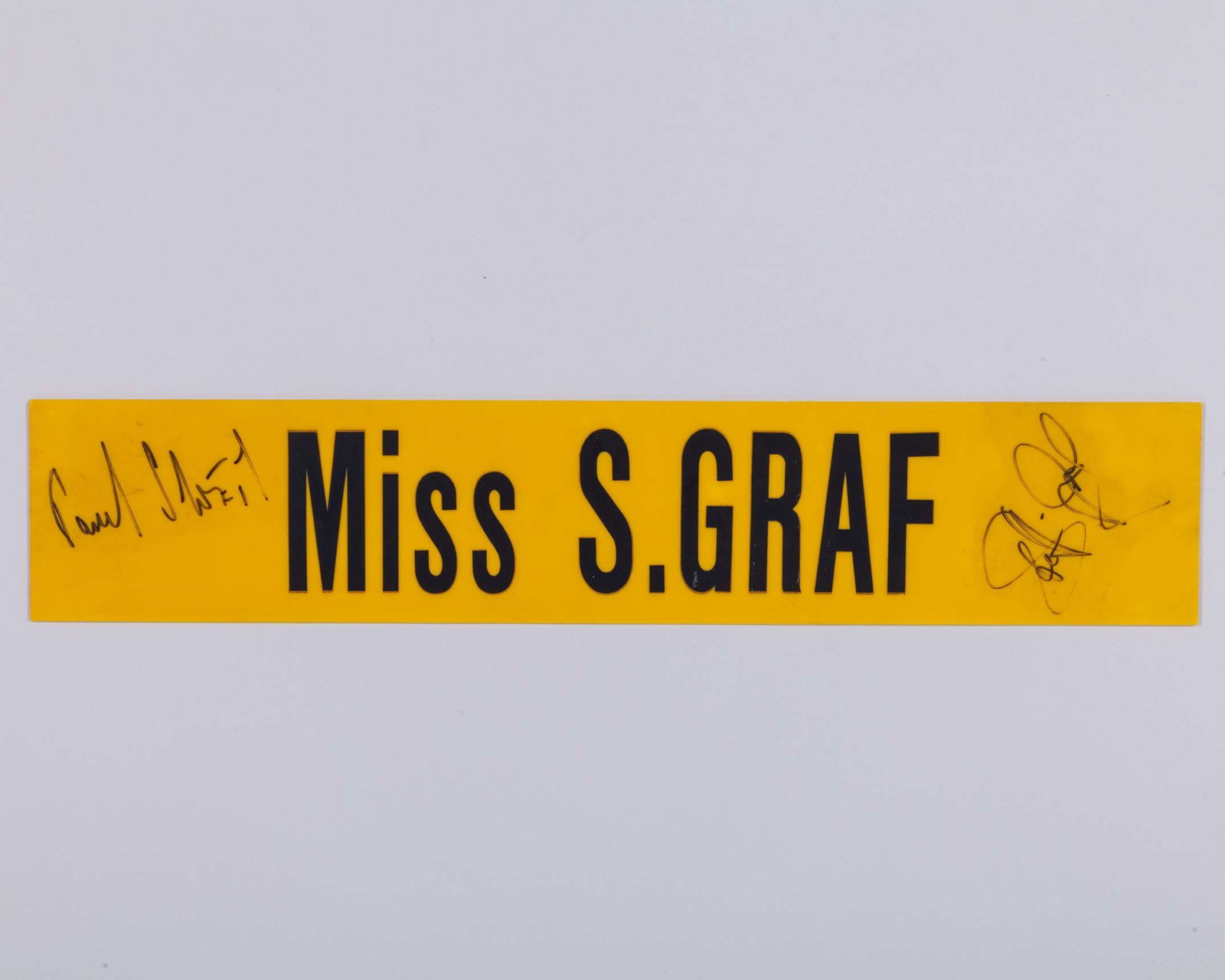 Steffi Graf an original Wimbledon manuel scoreboard autographed nameplate: Steffi Graf an original Wimbledon manuel scoreboard autographed nameplate, used during one of the championships, also signed by Graf's coach Pavel Slozil, with COA from Peter Robertson relating to