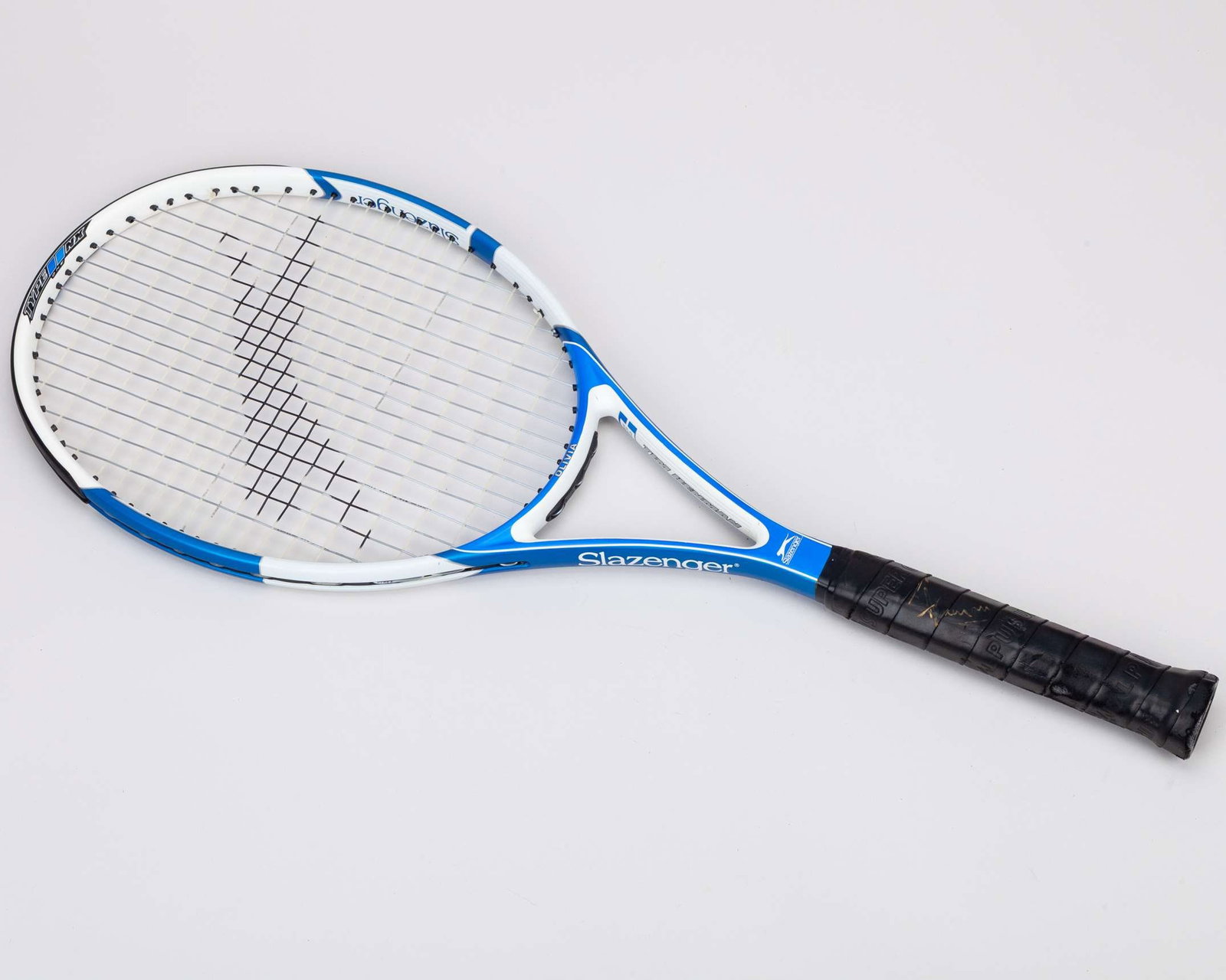 Tim Henman 2007 Davis Cup a Slazenger Type II NX tennis racket: Tim Henman 2007 Davis Cup a Slazenger Type II NX tennis racket, Olivia and Rosie decal, the handle autographed by Tim Henman, faded with COA from Grant Cantin former Head Groundsman at Wimbledon 