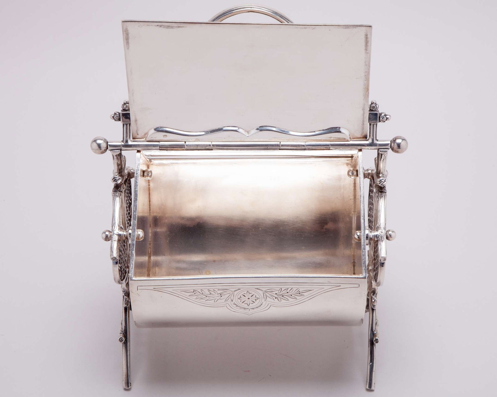 Silver-plated tennis themed biscuit tin - 5
