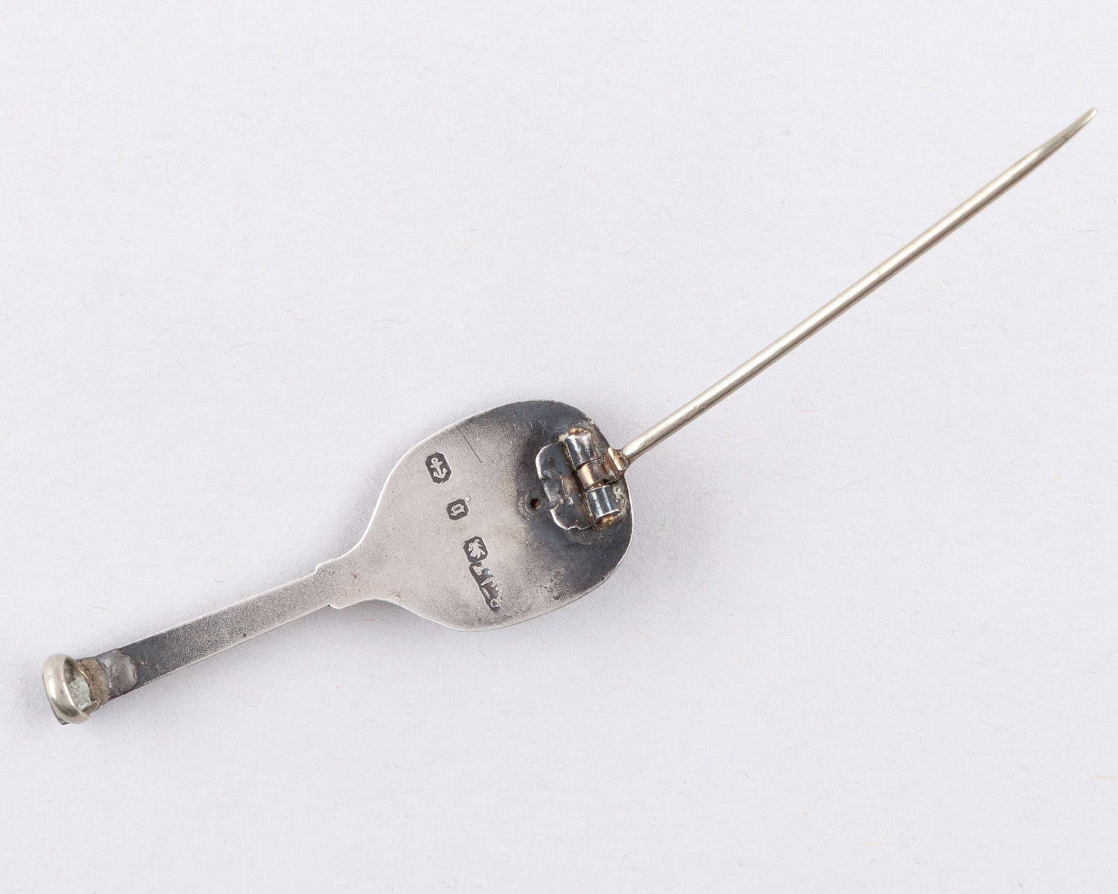 Two silver tennis related brooches, 1893 and 1895 - 3