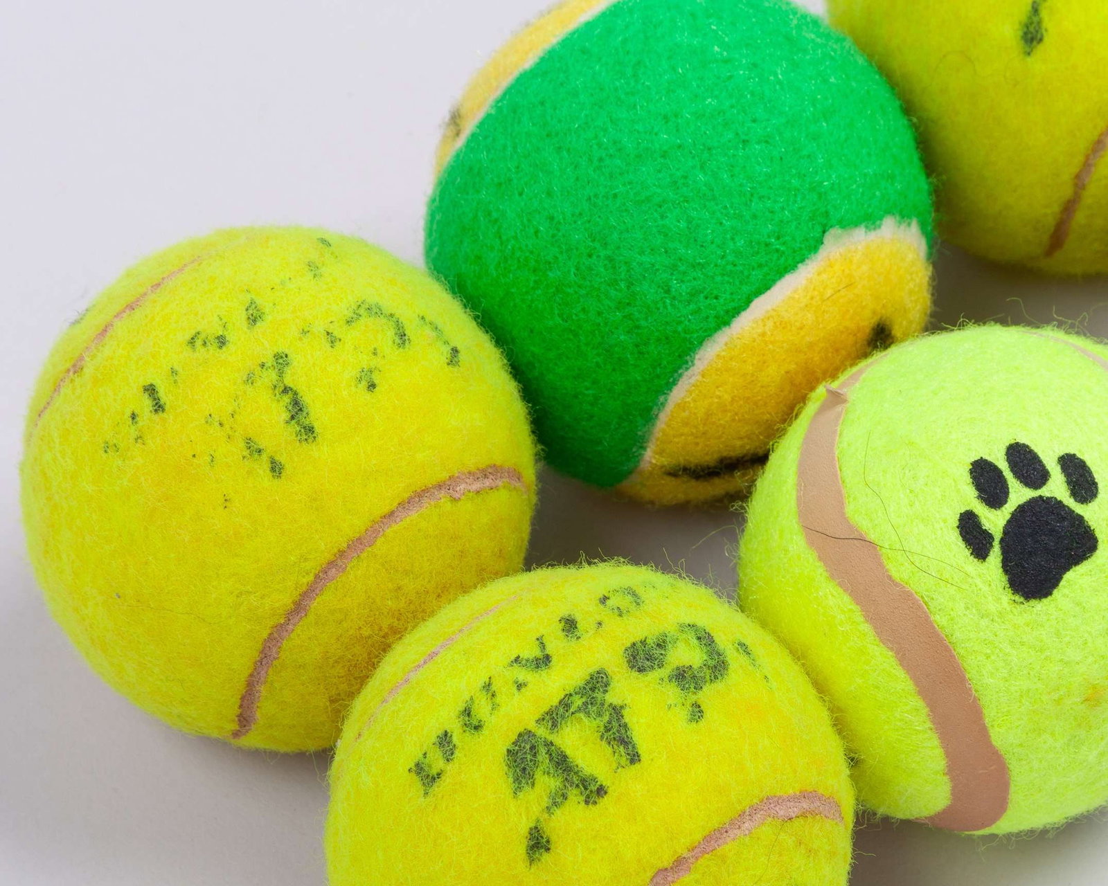 Six various Bjorn Borg autographed tennis balls - 4