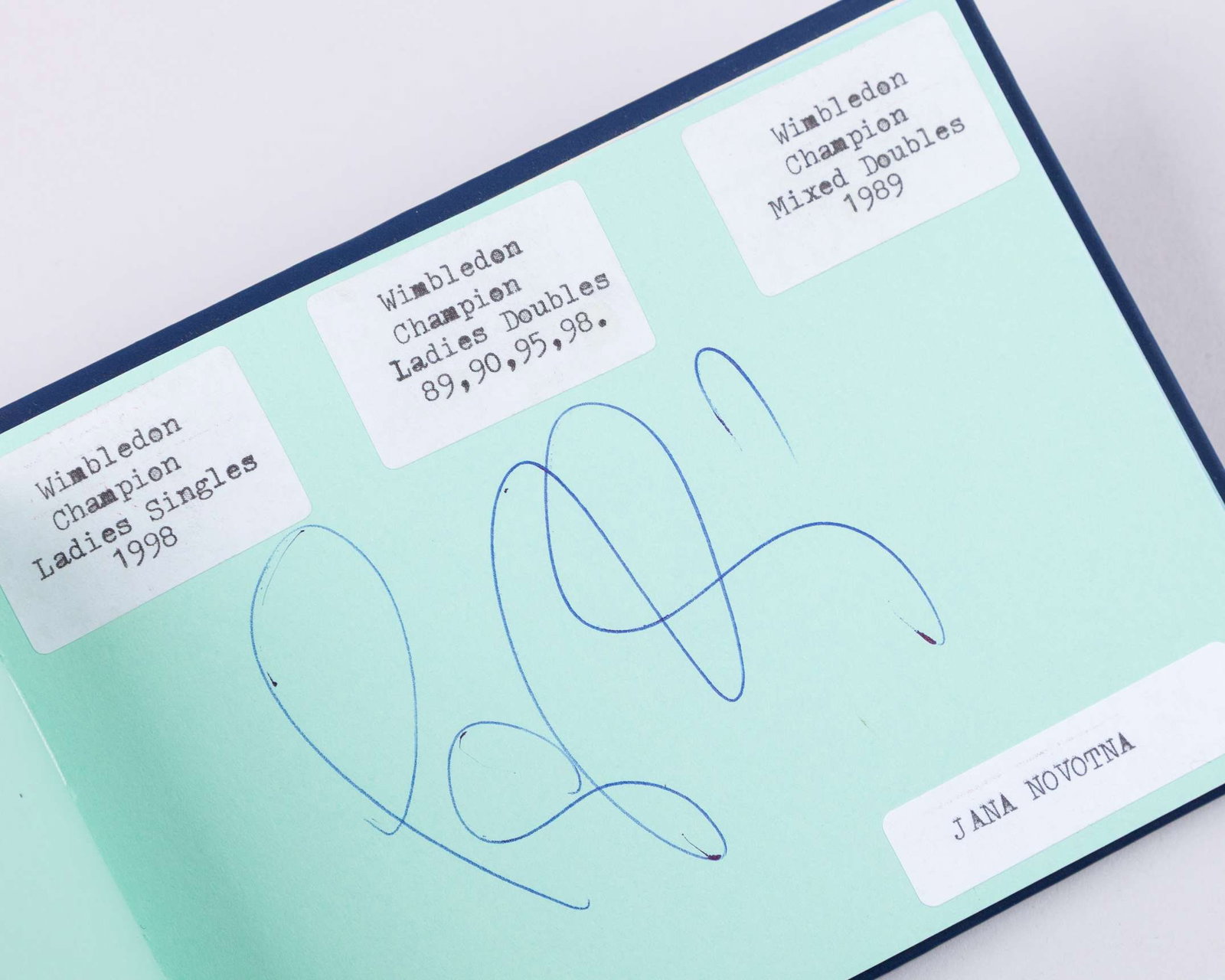 A tennis autograph album, 63 pages - 8