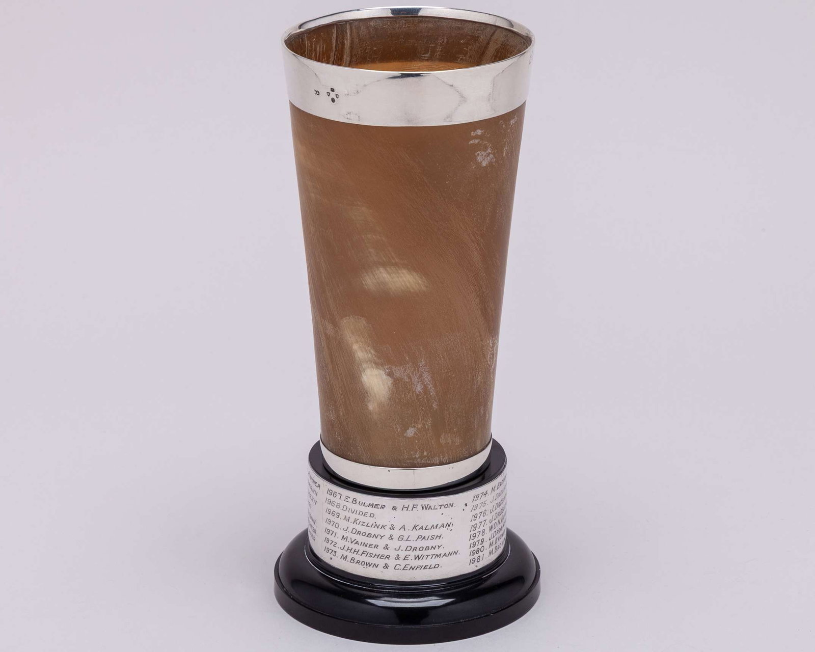 A silver-topped Seaton Lawn Tennis Tournament 1st Prize animal horn trophy - 3