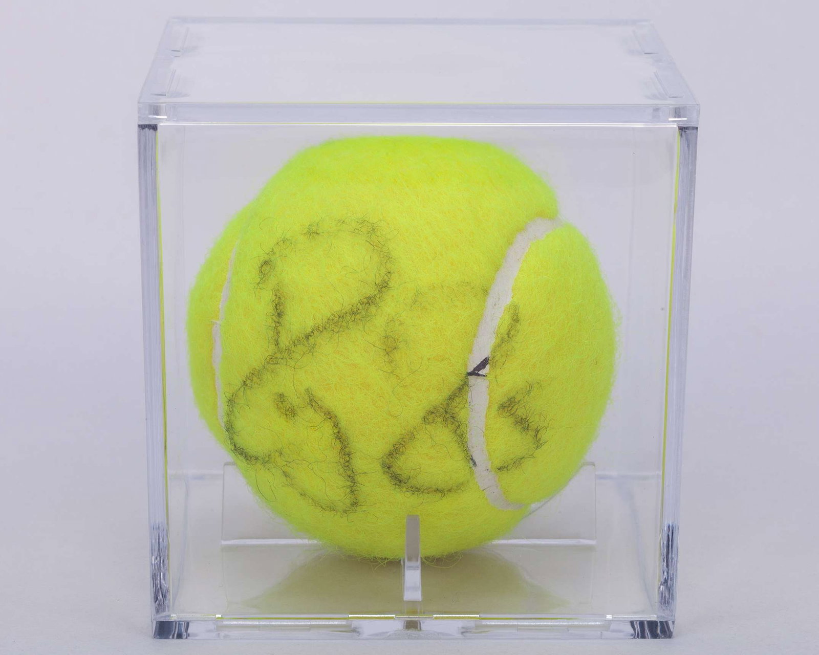Roger Federer an autographed Wimbledon tennis ball, 2006 (1 of 4)
