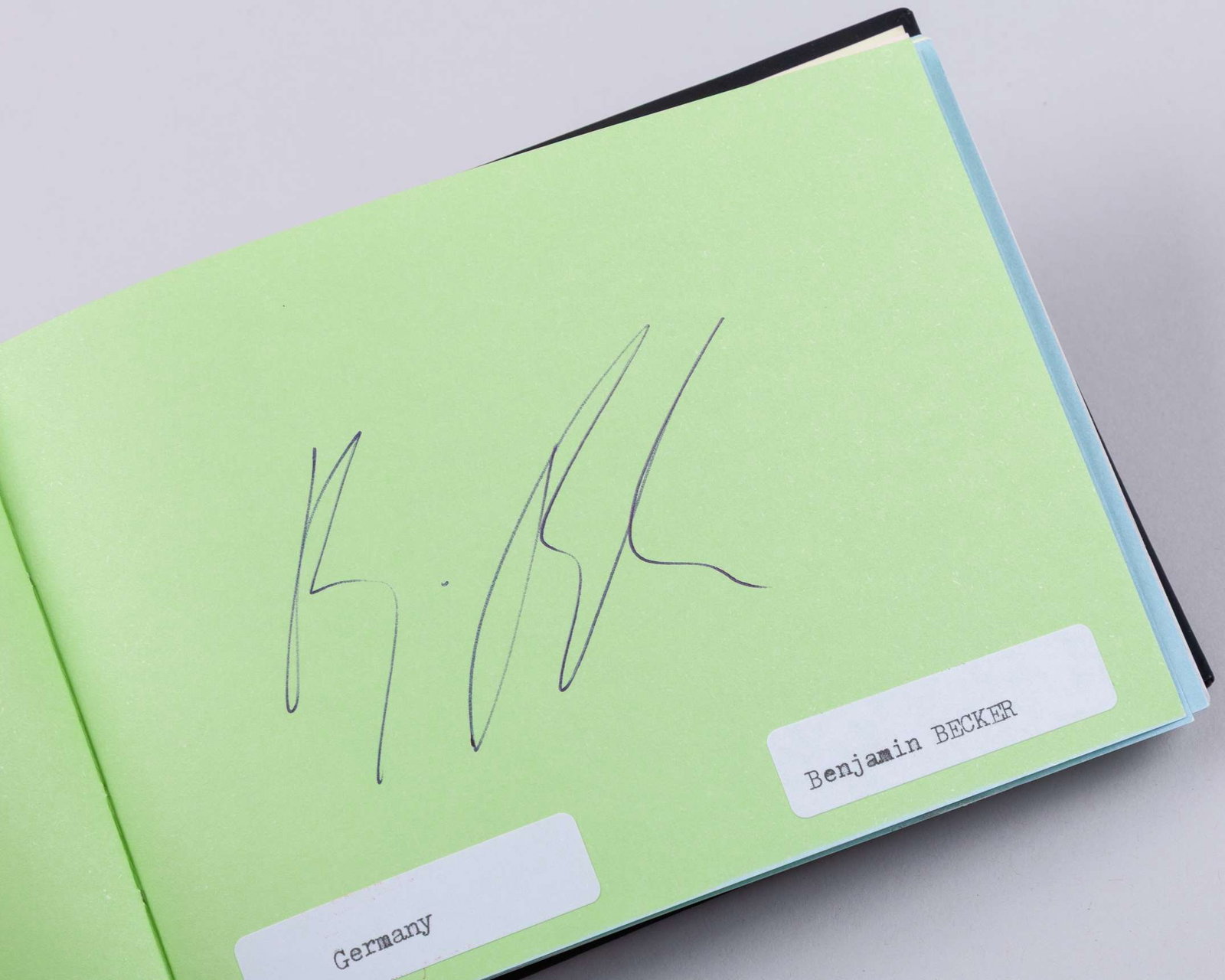 Two tennis autograph albums, approx. 130 autographs - 7