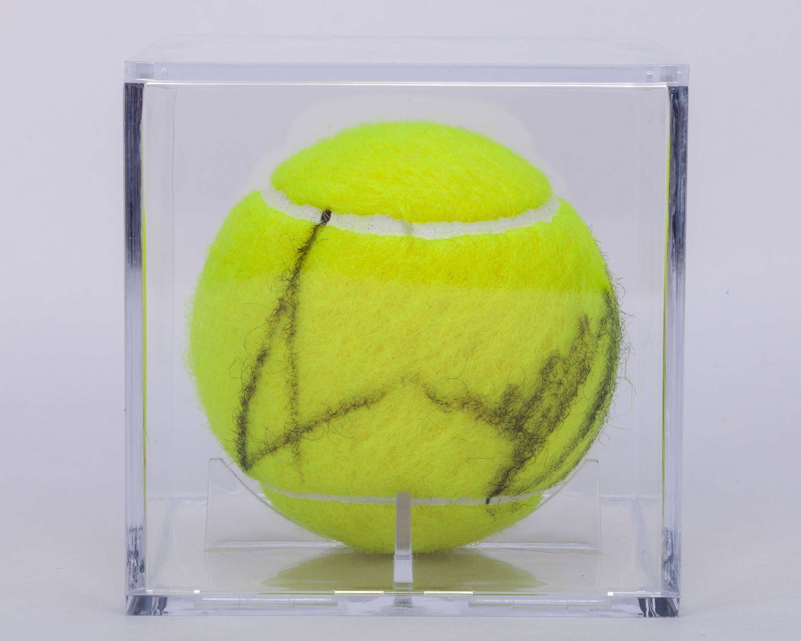 Andy Murray autographed Wimbledon tennis ball, 2016: Andy Murray autographed Wimbledon tennis ball, 2016, with COA from Grant Cantin former Head Groundsman at Wimbledon 