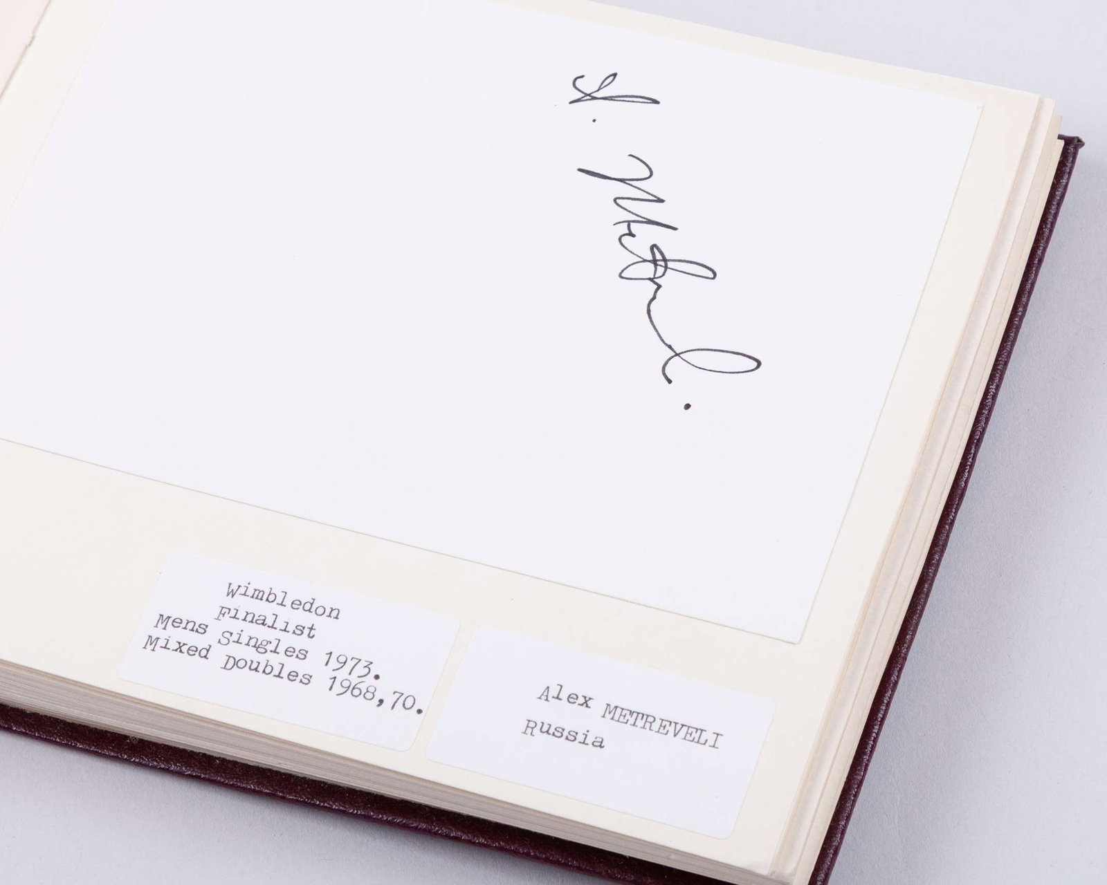 A tennis autograph album, 80 pages of notable champions - 3