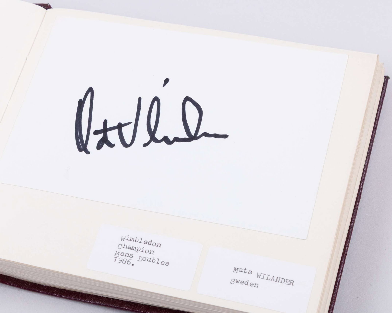 A tennis autograph album, 80 pages of notable champions - 4