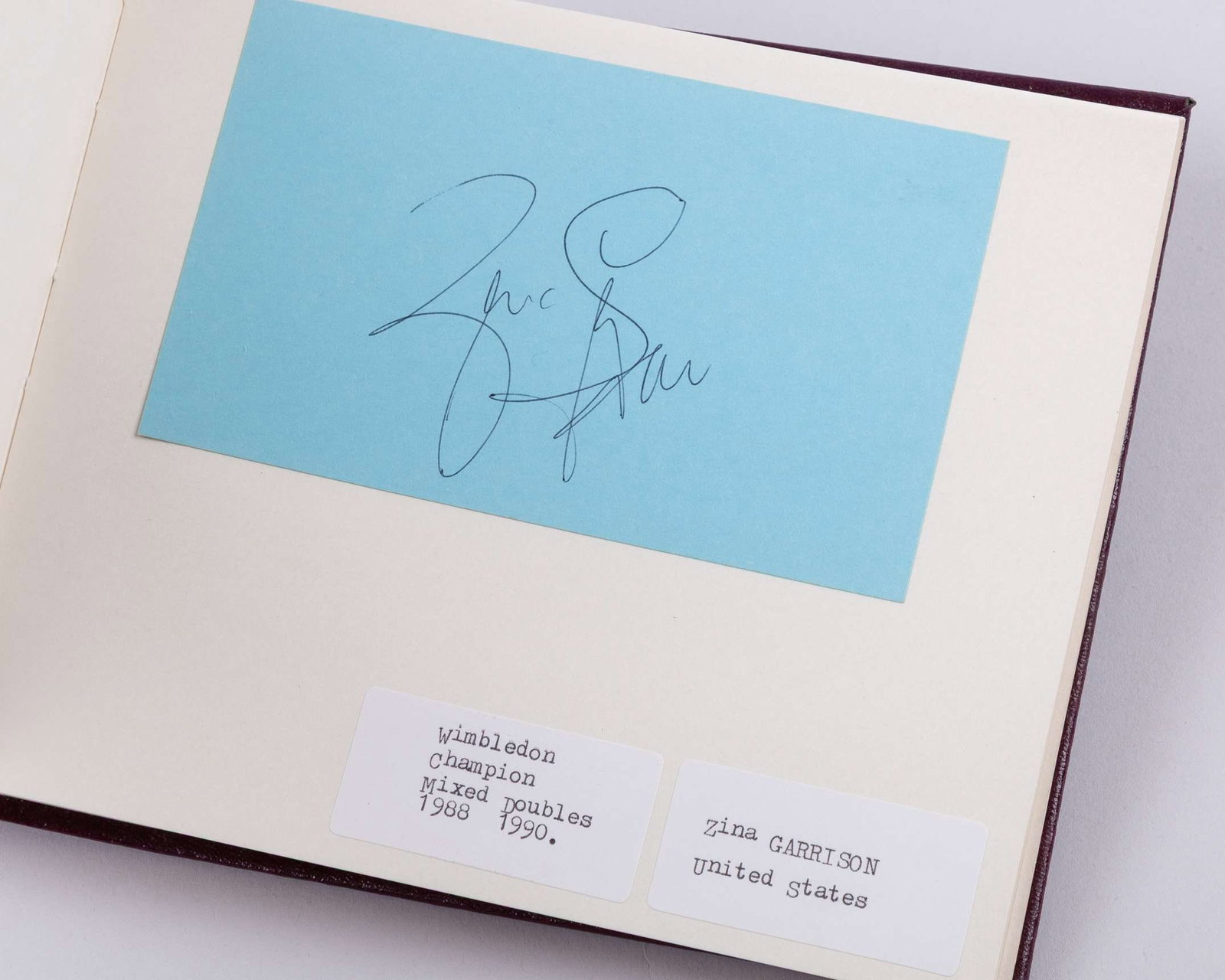 A tennis autograph album, 80 pages of notable champions - 8