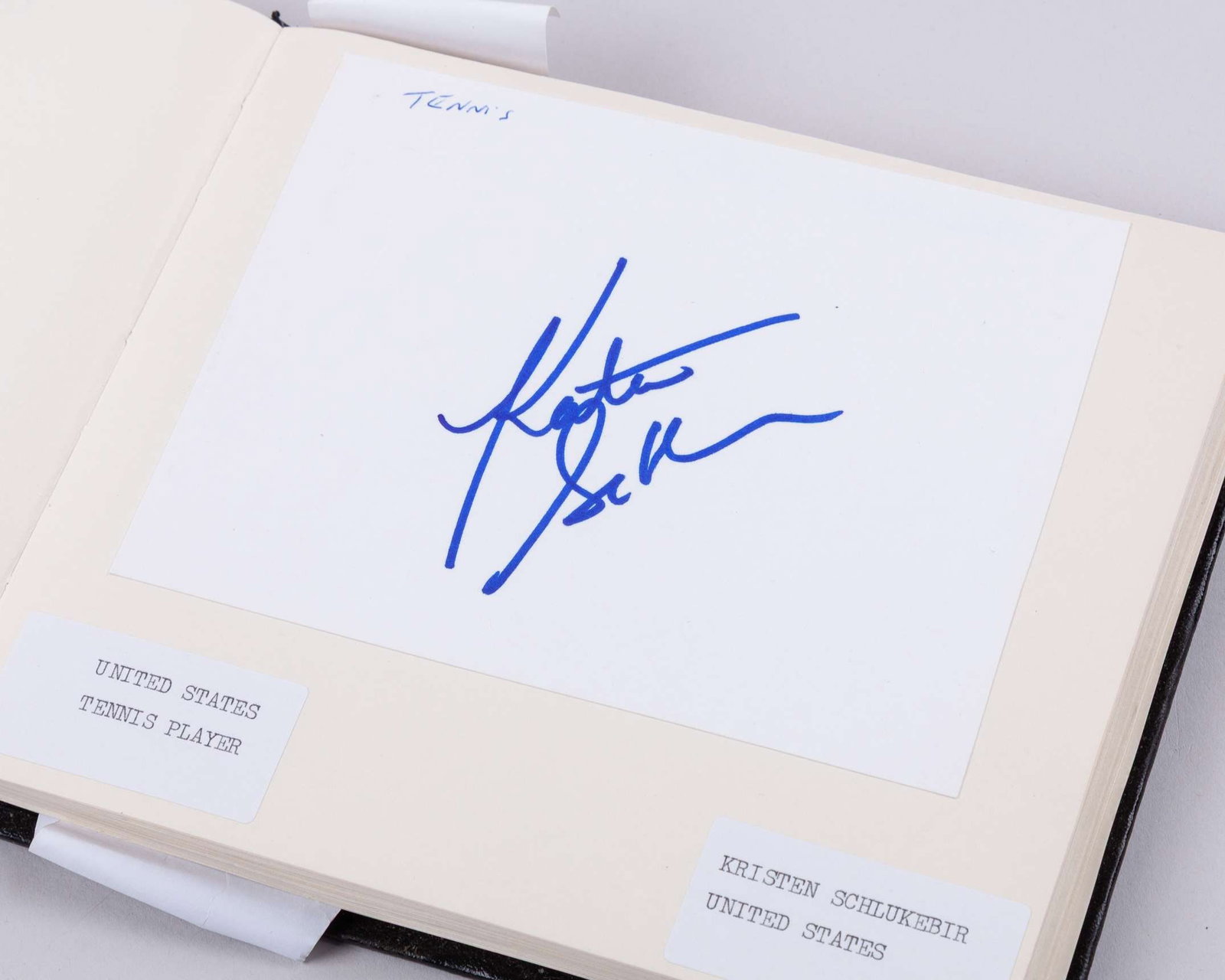 A tennis autograph album, including Bill Tilden, Henri Cochet, Tony Wilding - 10