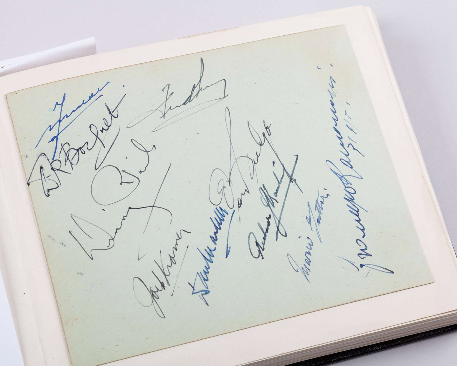 A tennis autograph album, including Bill Tilden, Henri Cochet, Tony Wilding - 3