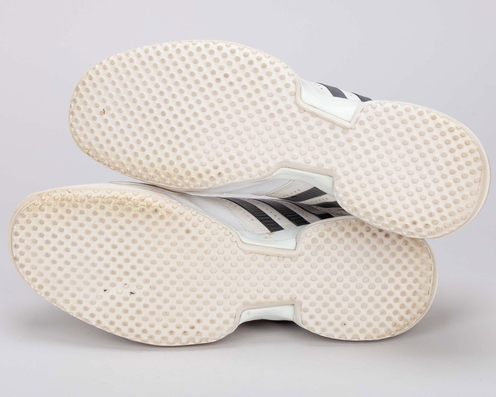 Andy Murray 2013 Wimbledon Final: a pair white Adidas Barricade adituff tennis shoes - 3