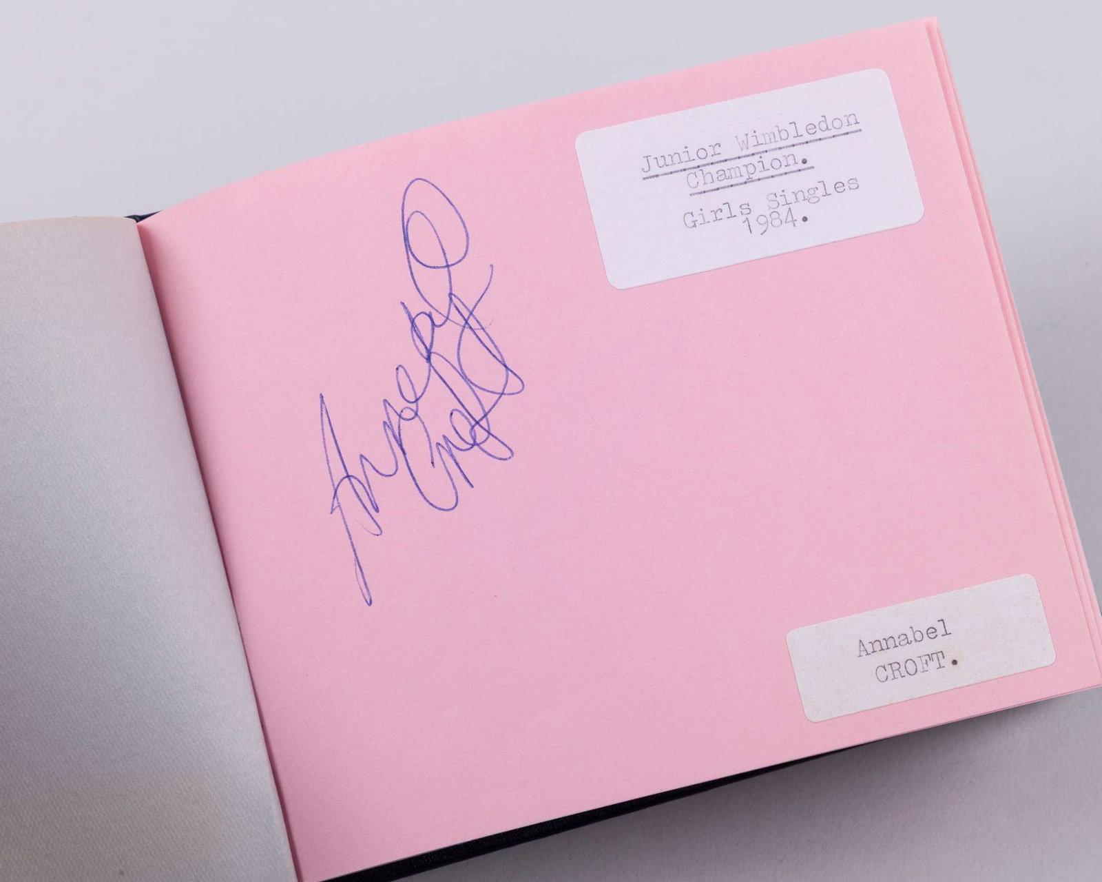 A tennis autograph album, 53 pages - 3
