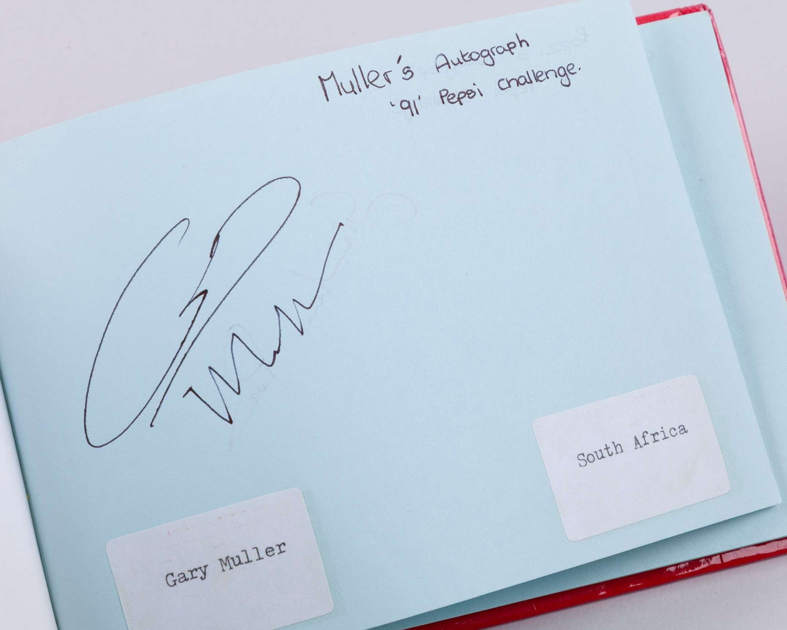 A tennis autograph album, 53 pages - 5