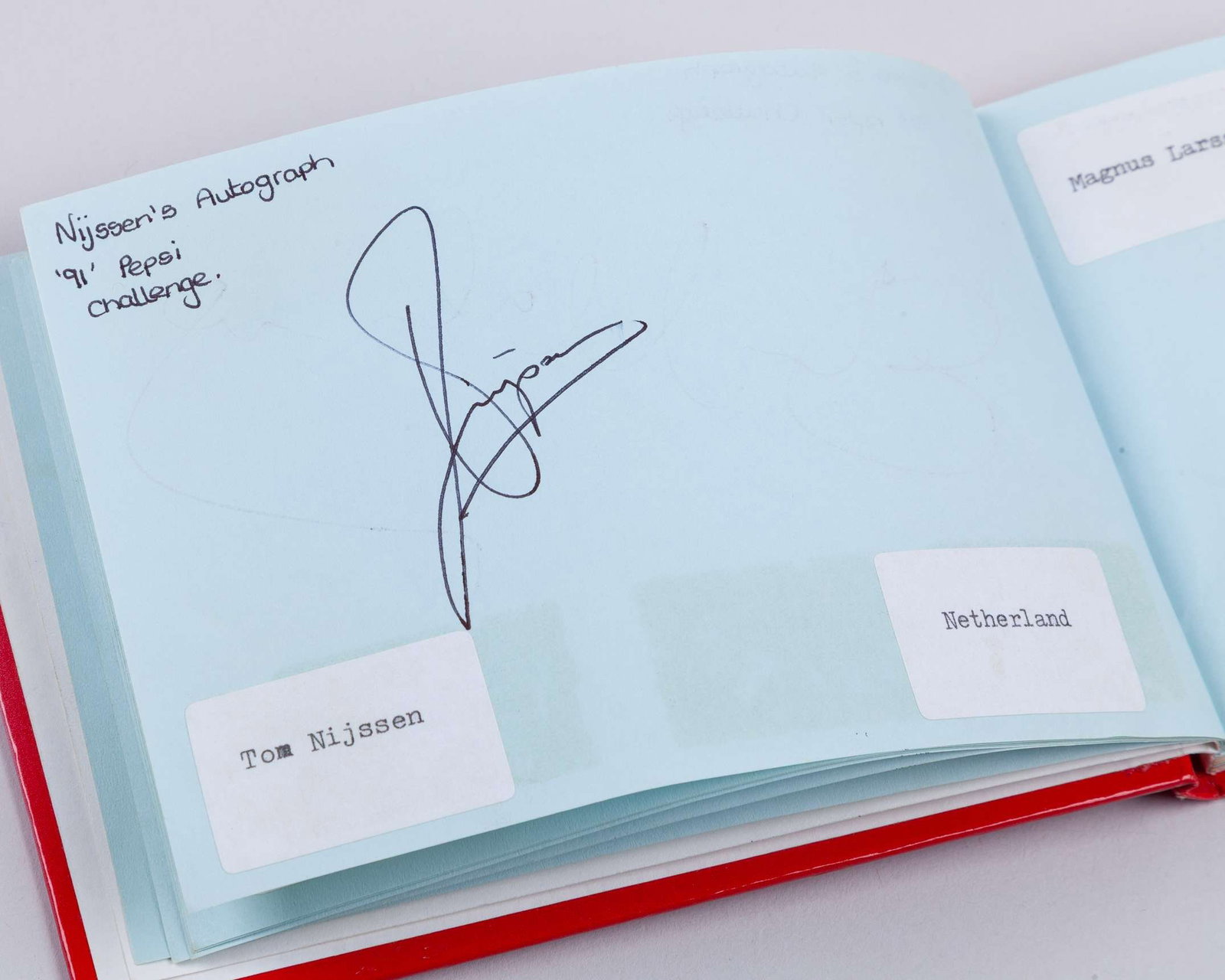 A tennis autograph album, 53 pages - 7
