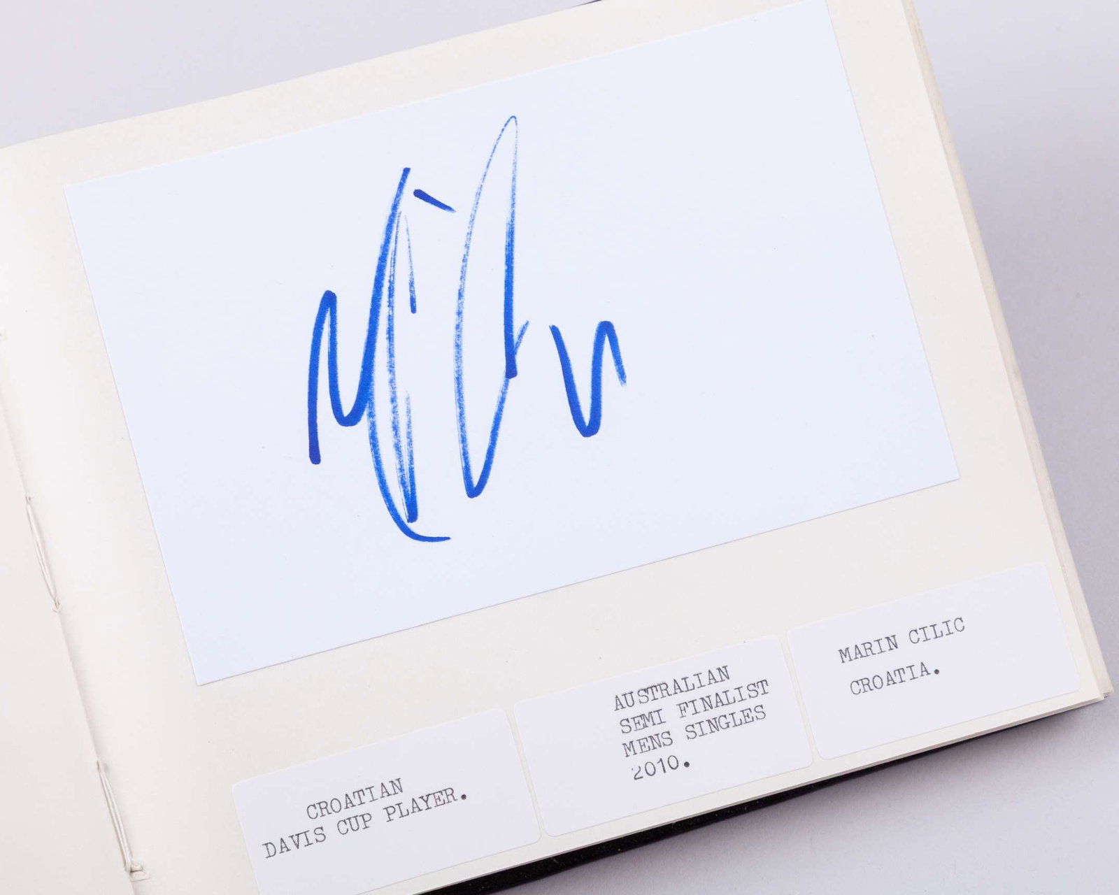 A tennis autograph album, 82 pages of notable champions - 11