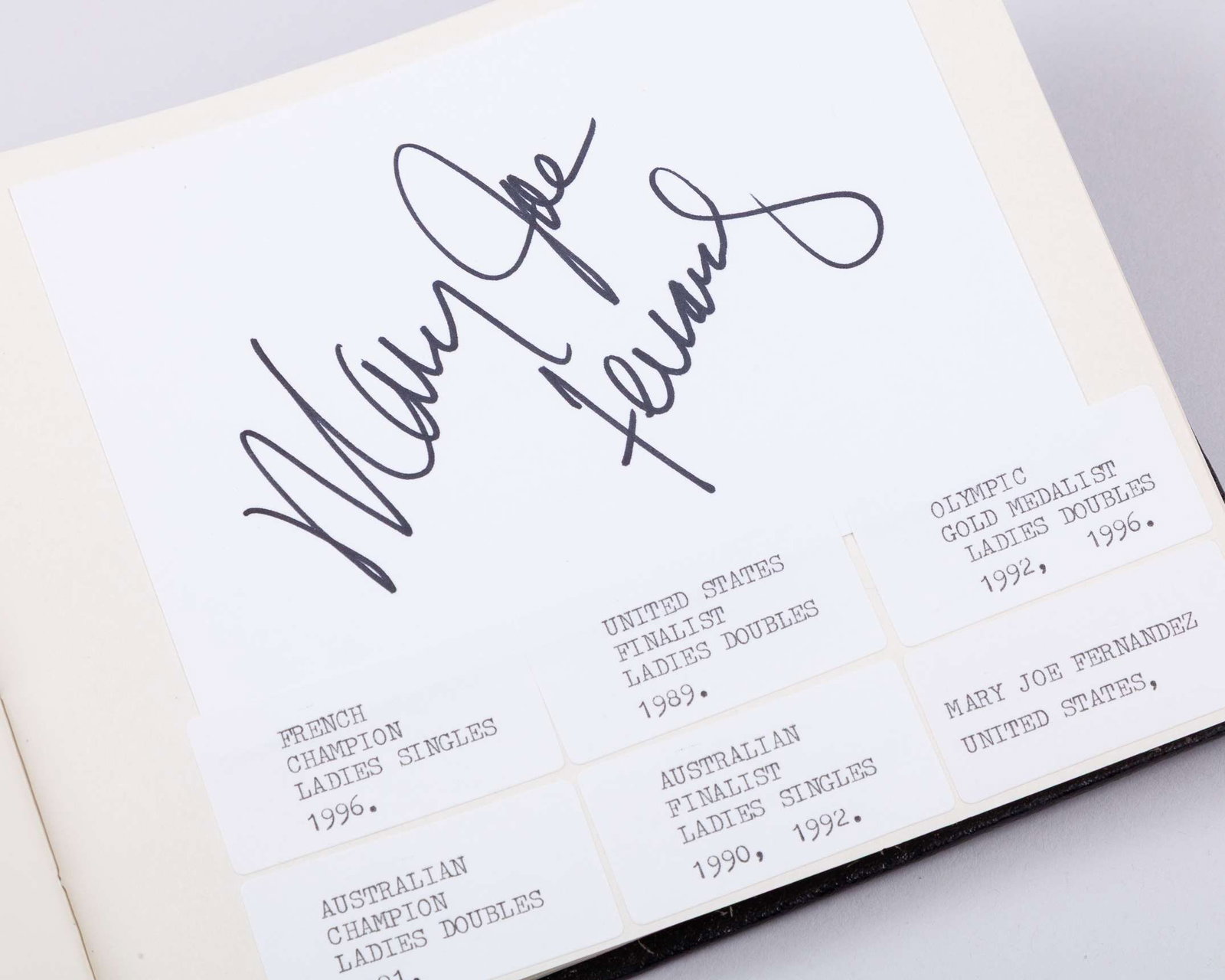 A tennis autograph album, 82 pages of notable champions - 8