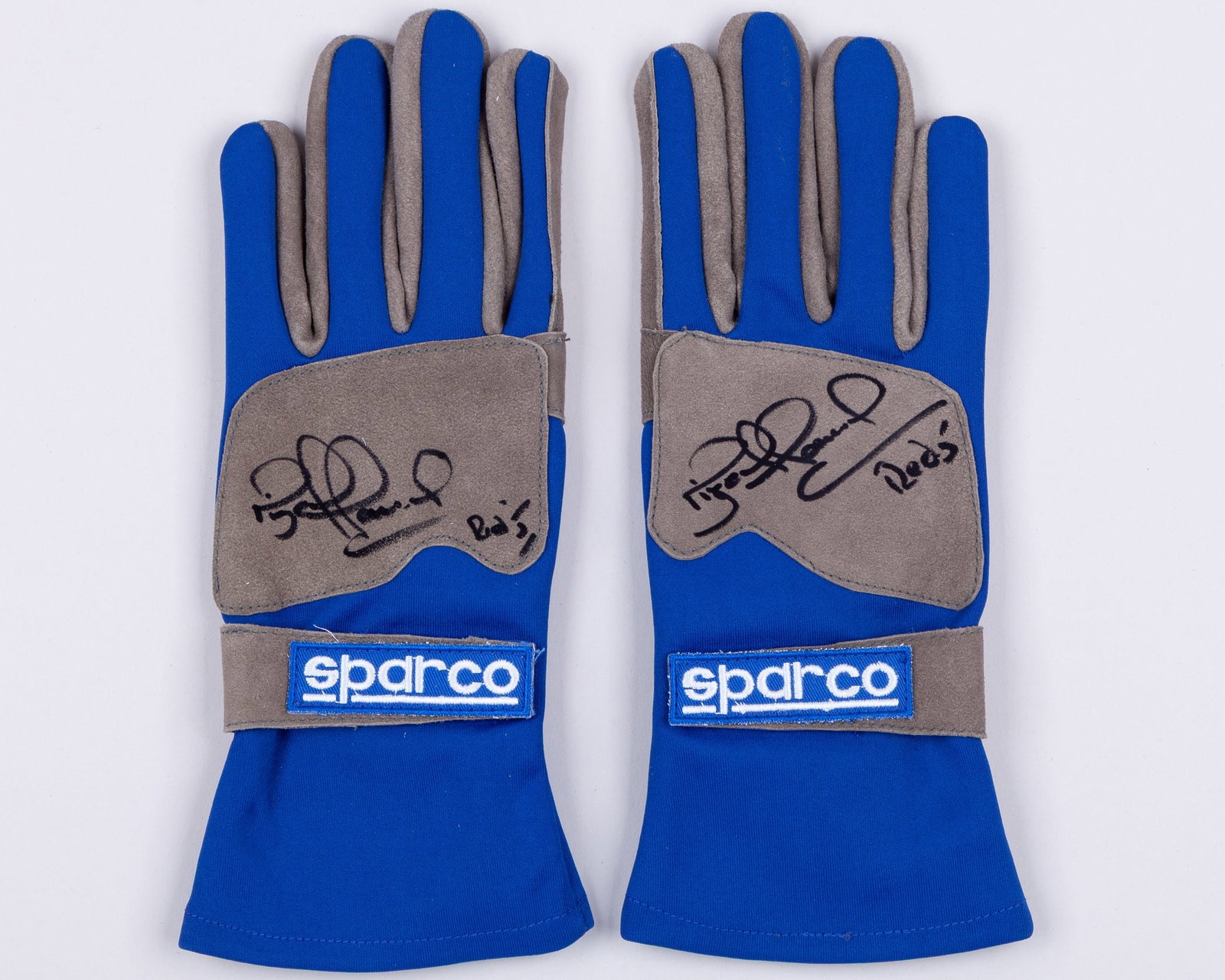 Nigel Mansell 1992 Williams Renault Signed Replica Gloves: Nigel Mansell 1992 Williams Renault Signed Replica Gloves.This is a pair of 1992 Williams Renault Signed Replica Gloves, the season Nigel claimed the Formula 1 World Championship.Each glove has been p