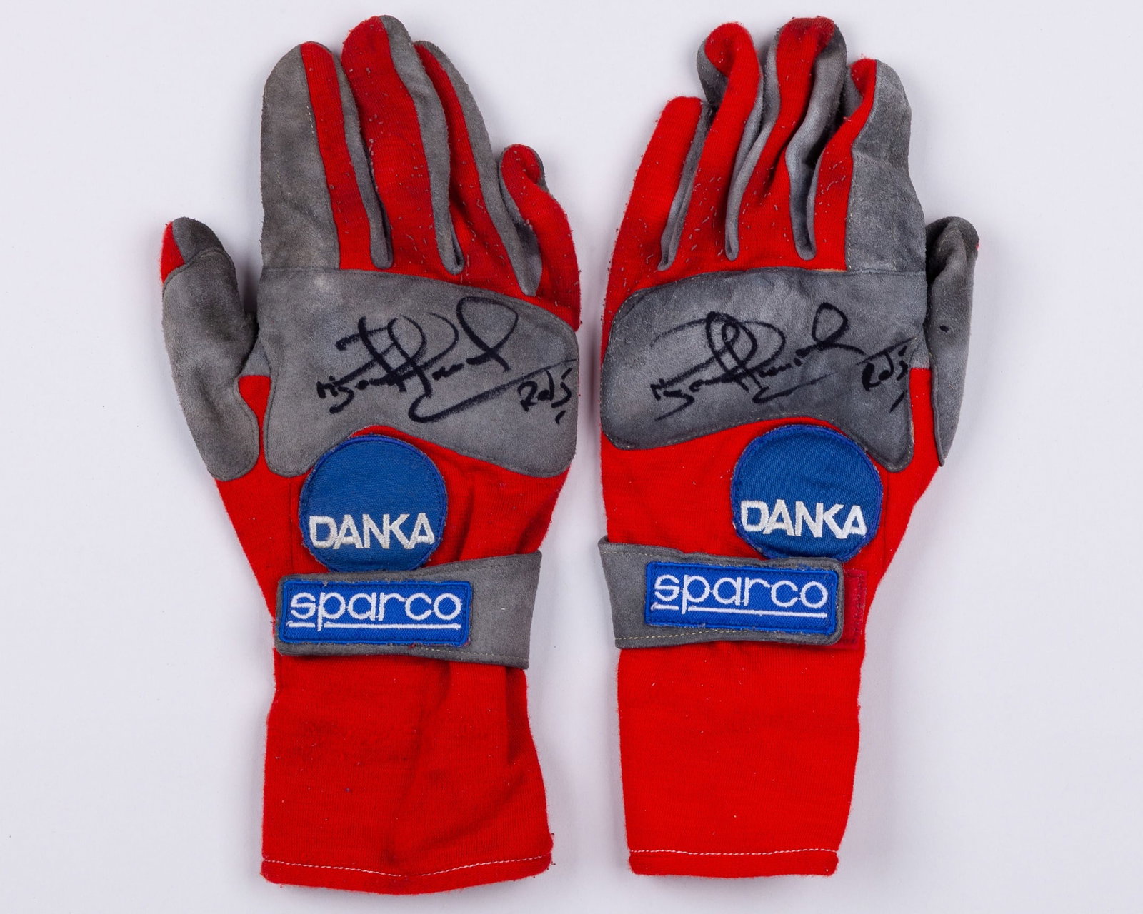 Nigel Mansell Signed Sparco Used Gloves: Nigel Mansell Signed Sparco Used Gloves.The gloves have been crafted by Sparco and have been used and personally signed by the 1992 F1 World Champion.Both gloves are inscribed NM5. And the inside Spar
